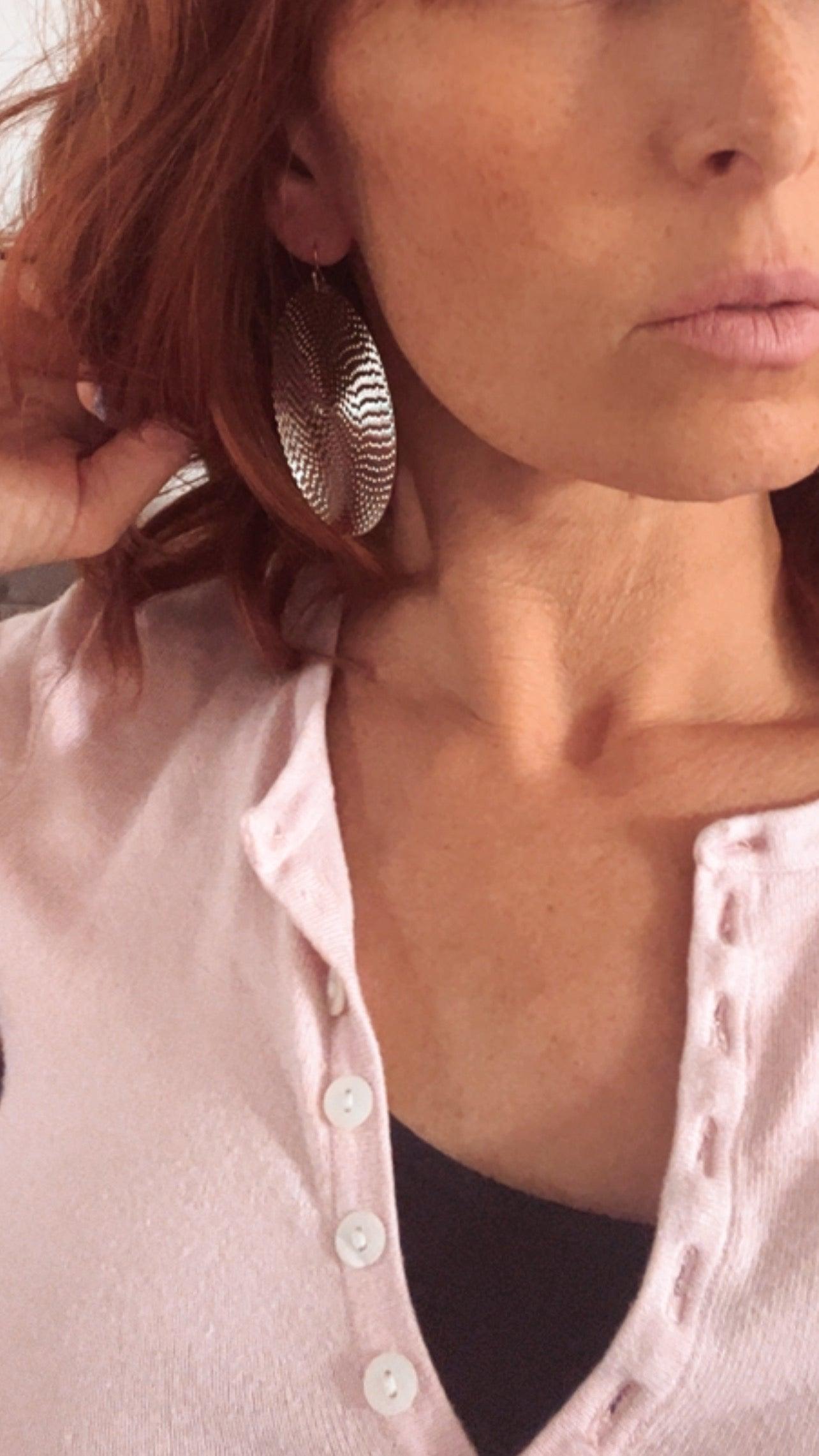 Boucles d’oreilles MARINE grands disques argentés - Créations Uniques - Créations Uniques