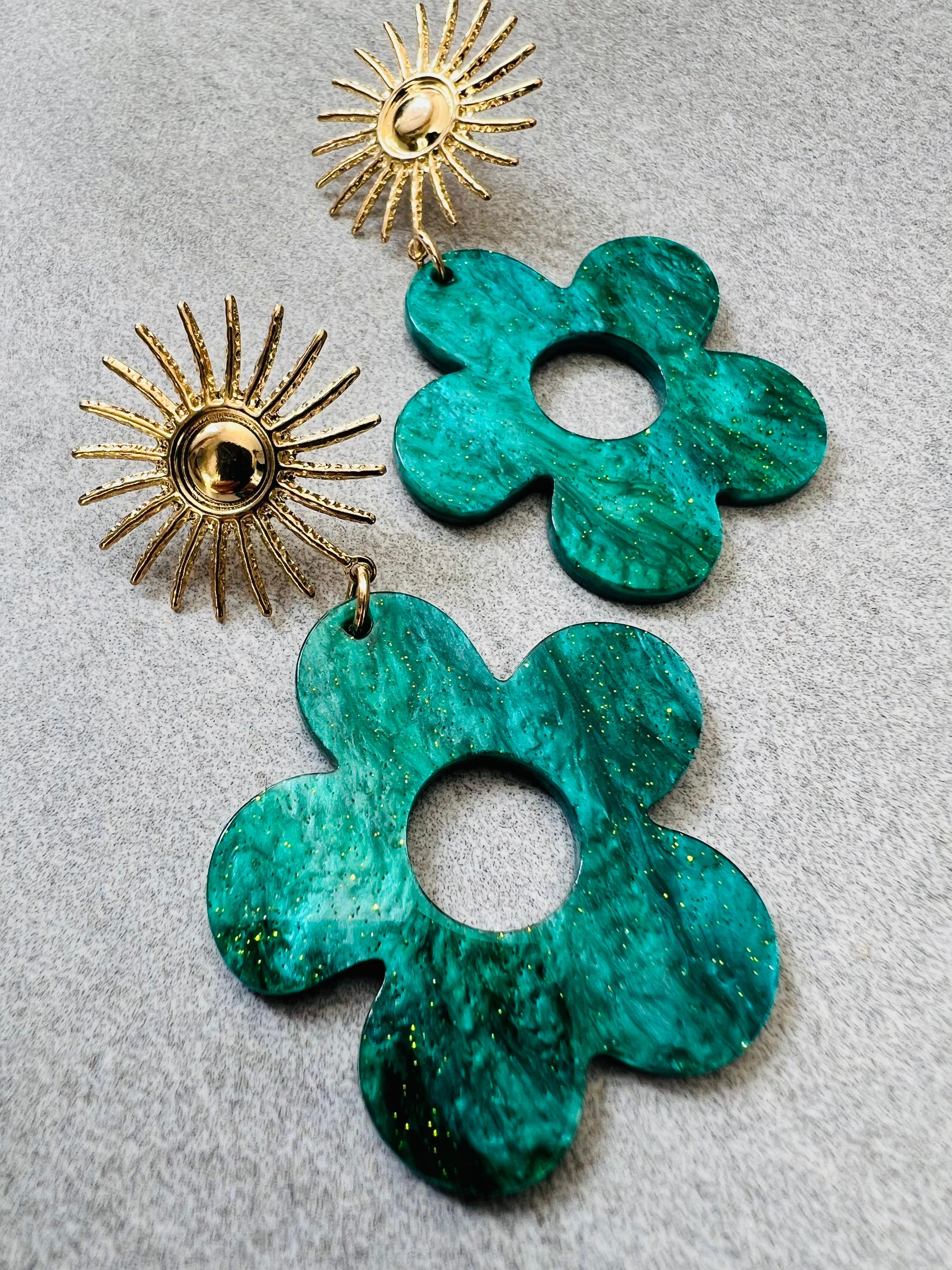 Boucles d’oreilles fleurs résine ROMY - Créations Uniques