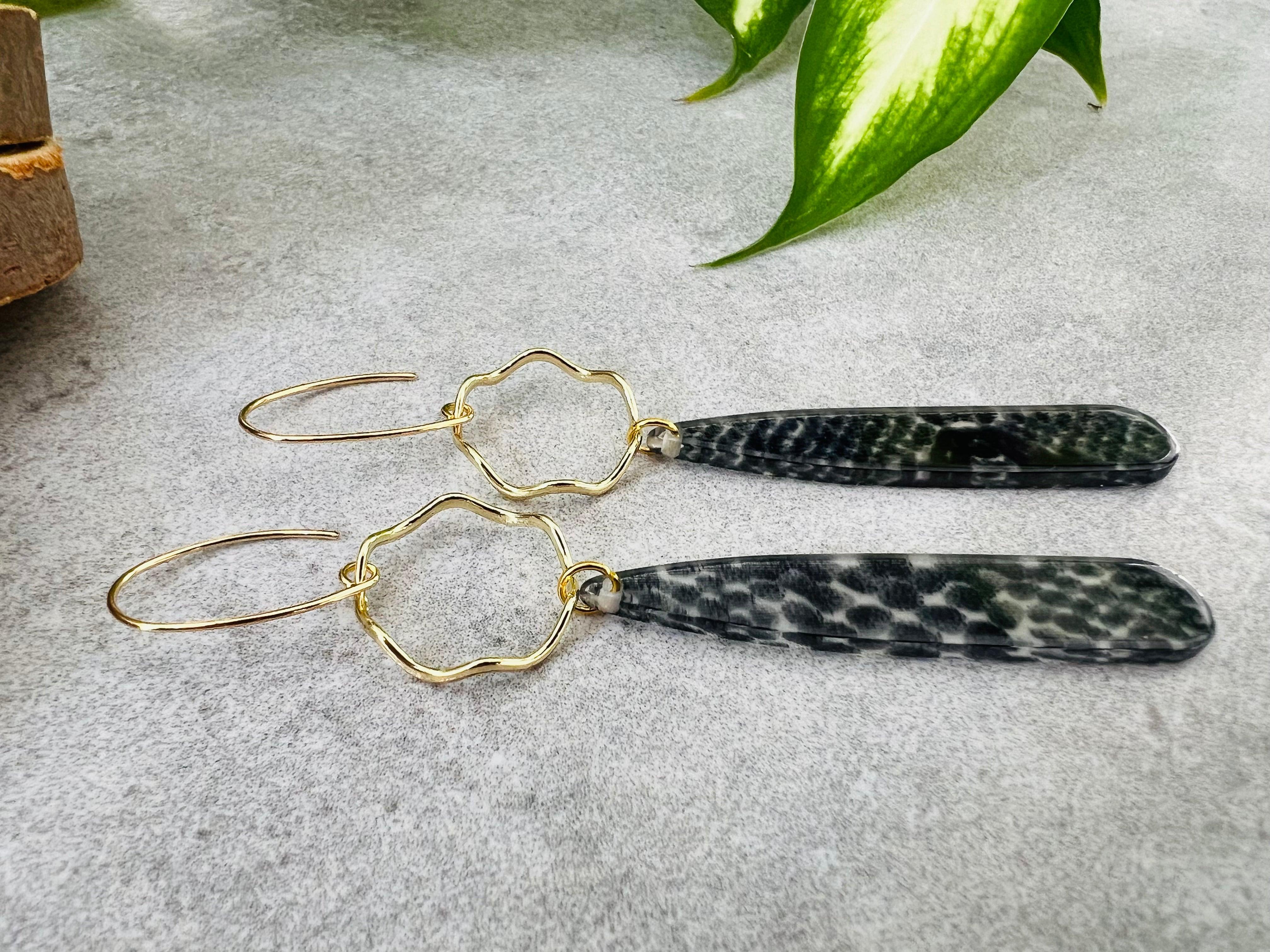 Boucles d’oreilles NATALEE longues gouttes résine - Créations Uniques - Créations Uniques