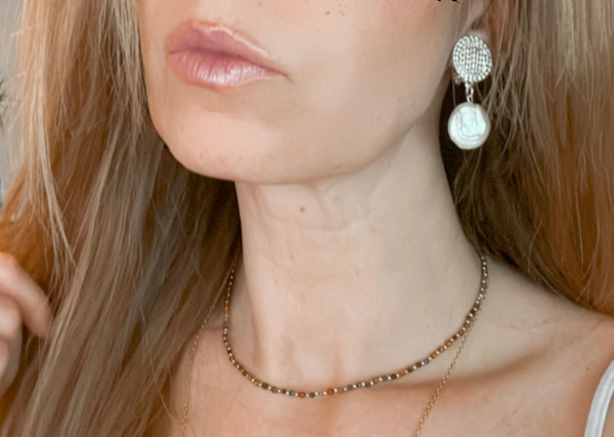 E71645 Boucles d'oreilles clips disques & perles plates - Karine Sultan - Créations Uniques