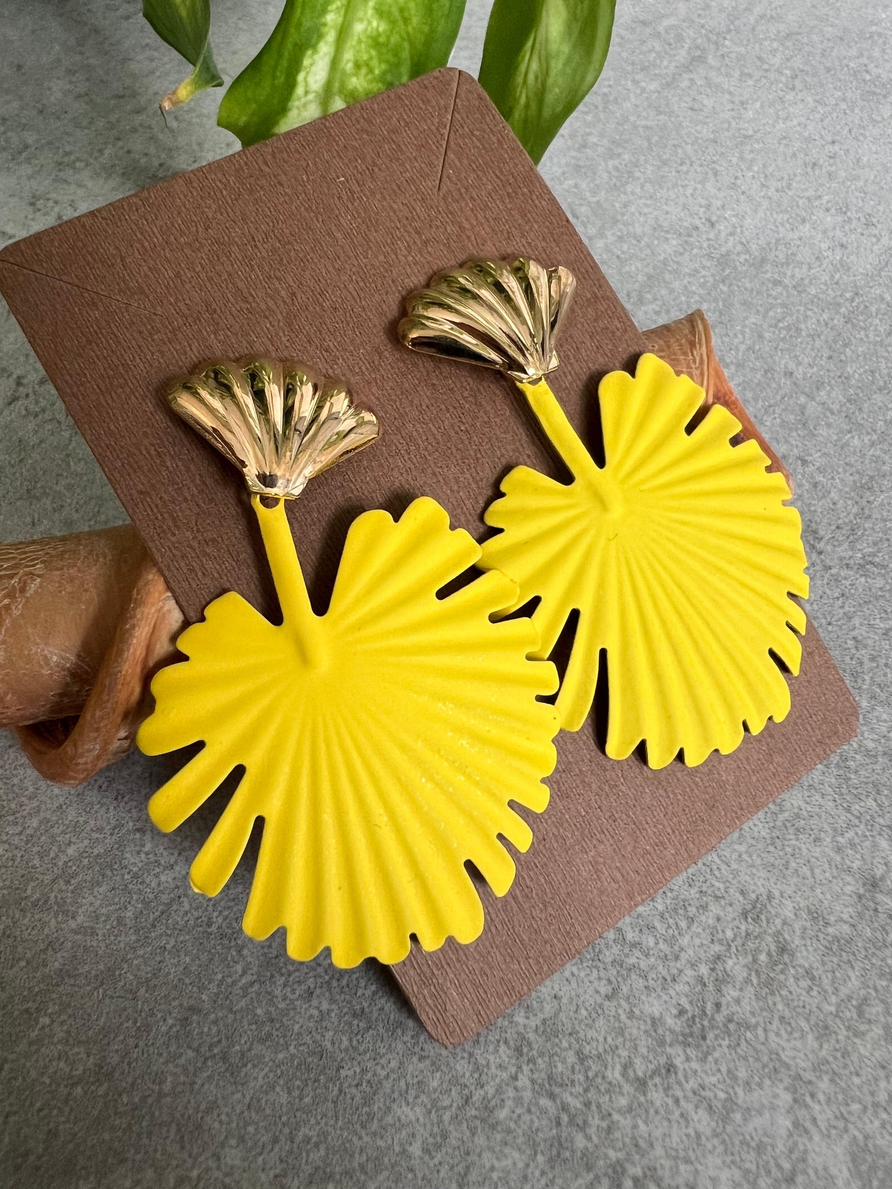 Boucles d’oreilles PHILOMENE feuilles tropicales jaunes - Créations Uniques