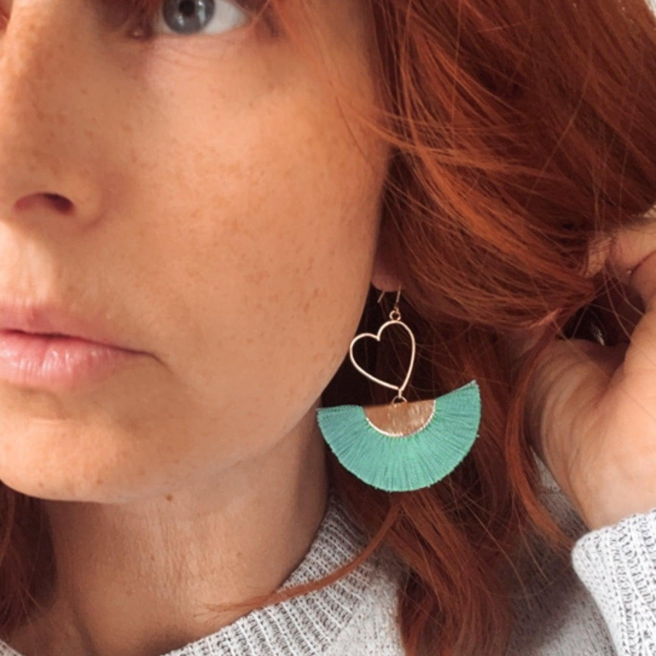 Boucles d’oreilles MARYLAUR cœurs dorés et éventail bleu turquoise - Créations Uniques - Créations Uniques