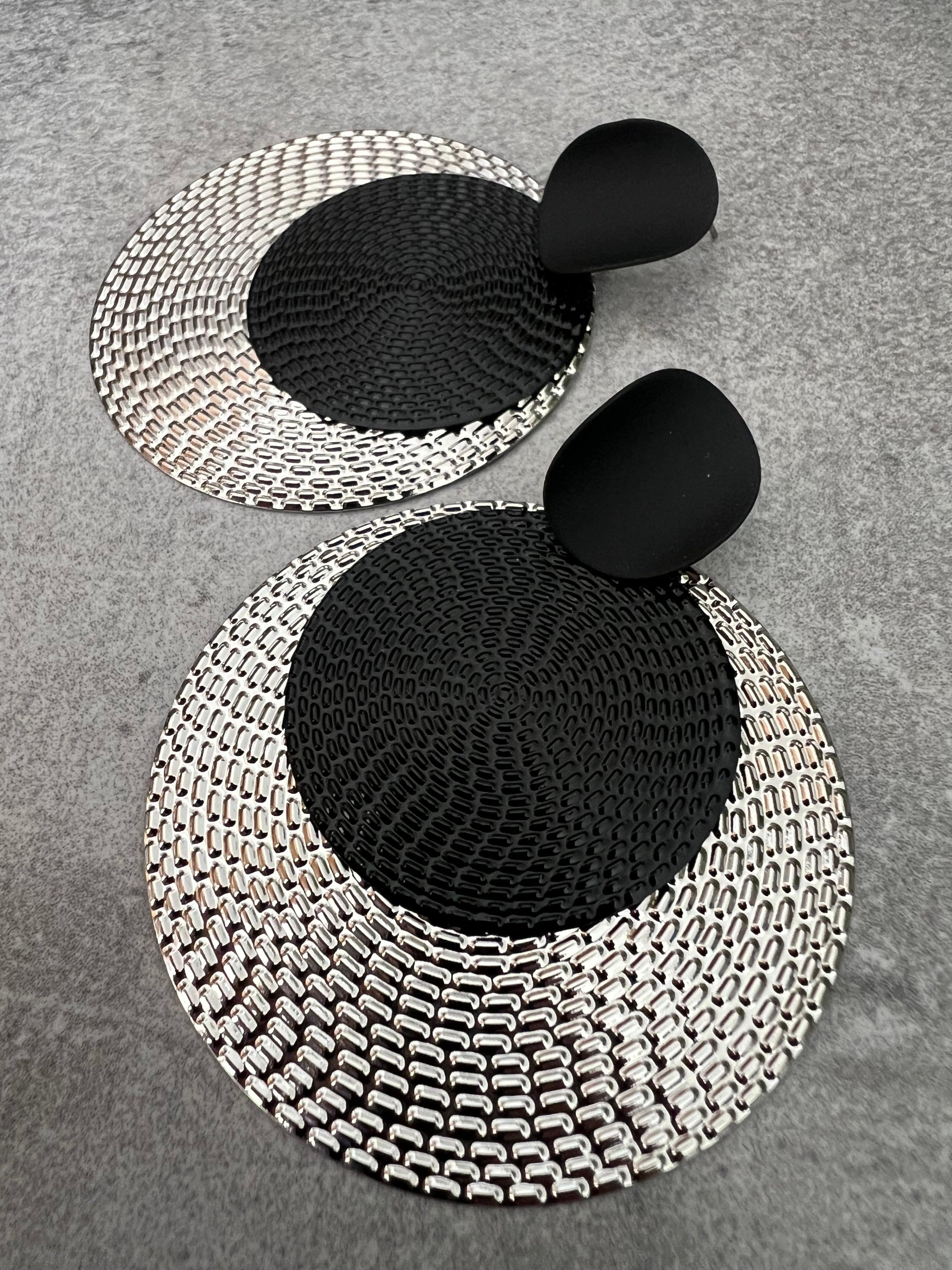 Boucles d’oreilles MAGGY légères, grand modèle noir et argenté - Créations Uniques - Créations Uniques