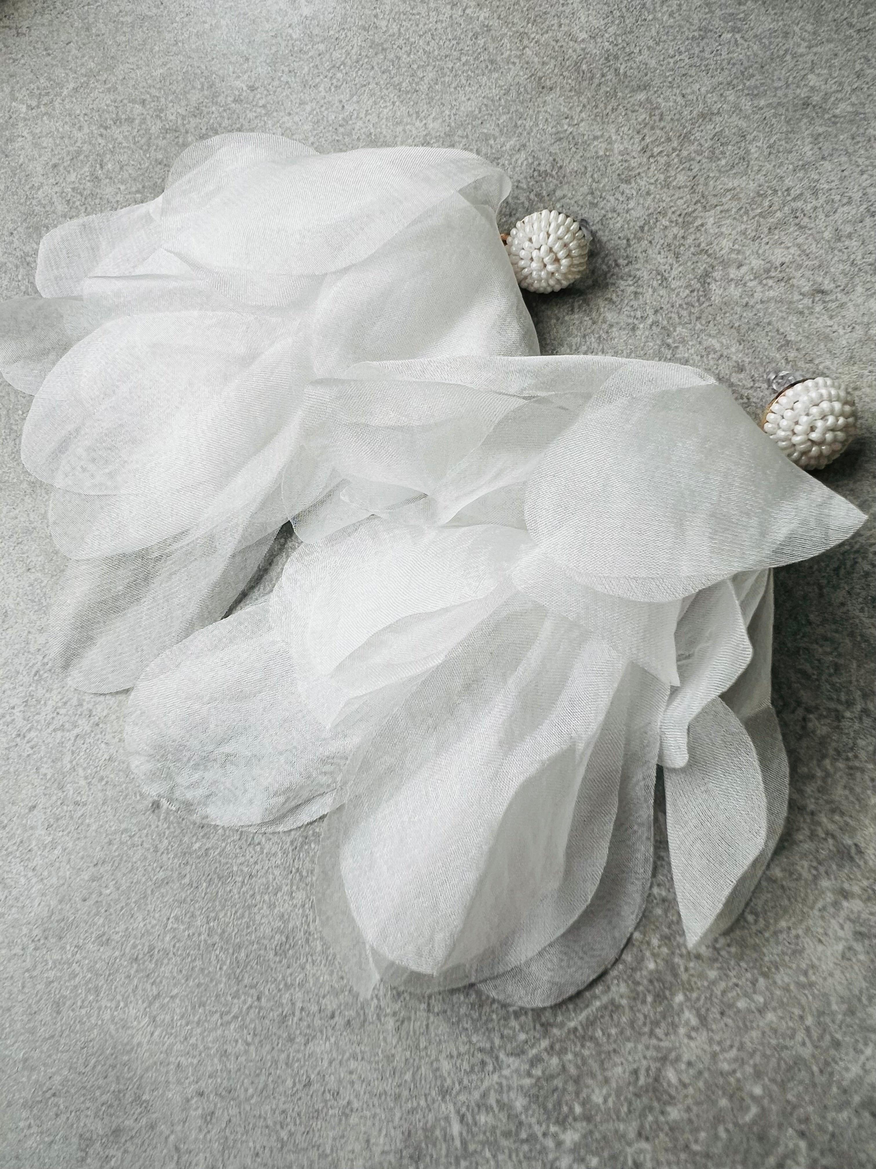 Boucles d’oreilles ALESSANDRA tissu soie blanc - Créations Uniques