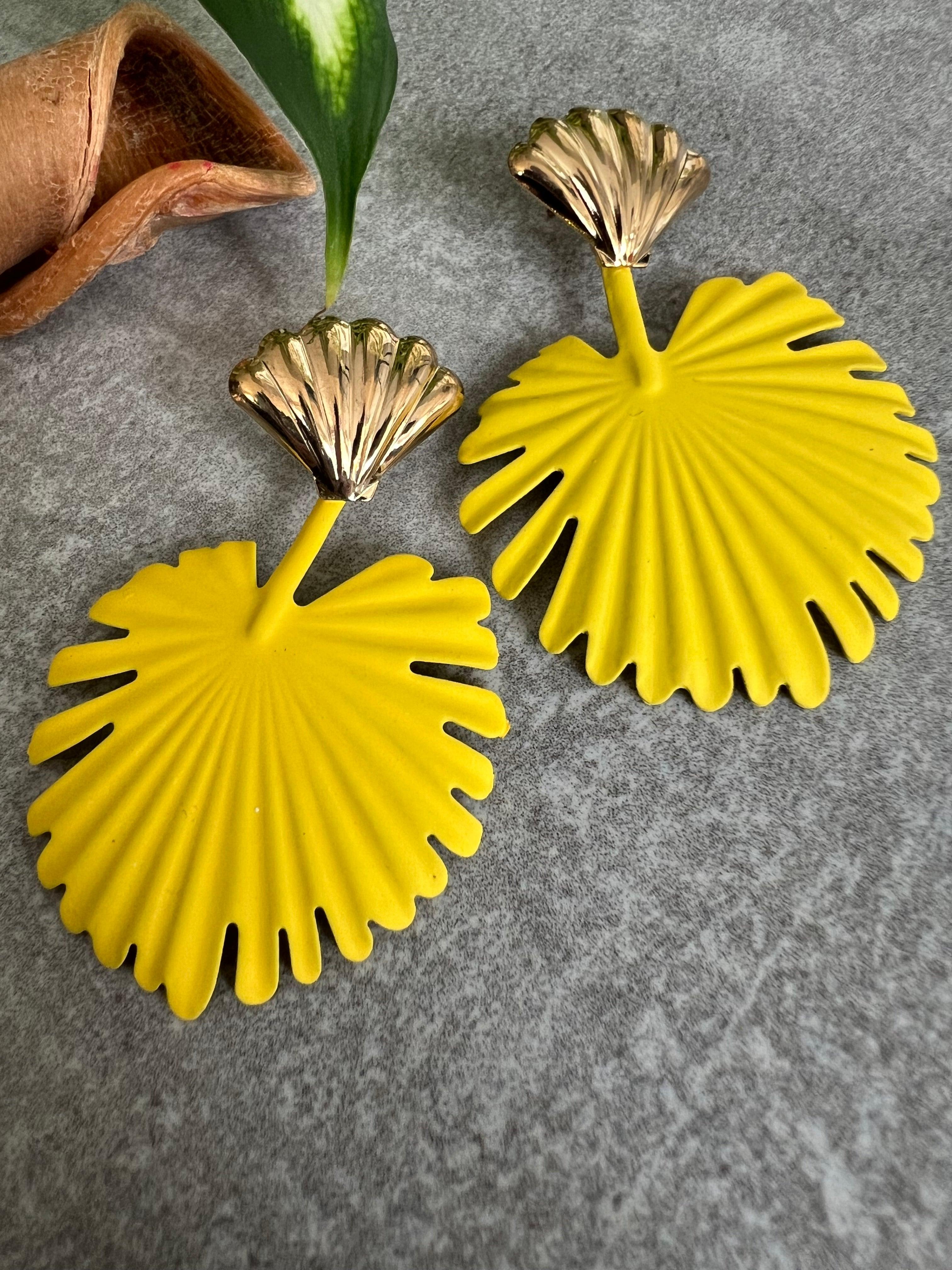 Boucles d’oreilles PHILOMENE feuilles tropicales jaunes - Créations Uniques