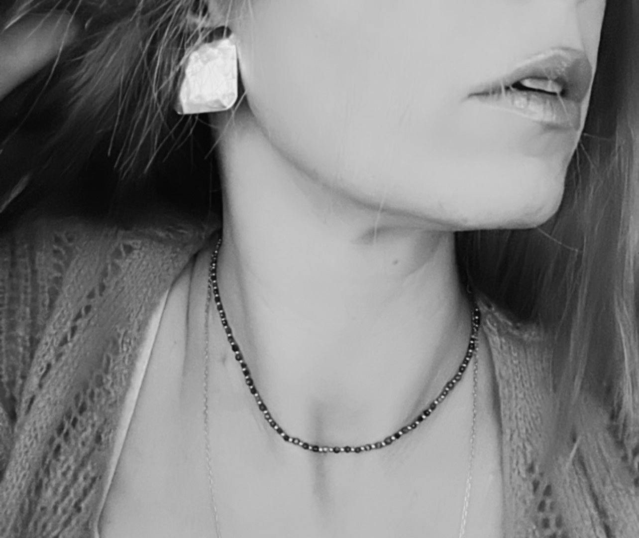 E70760 Boucles d'oreilles clips carrées texturées - Karine Sultan - Créations Uniques