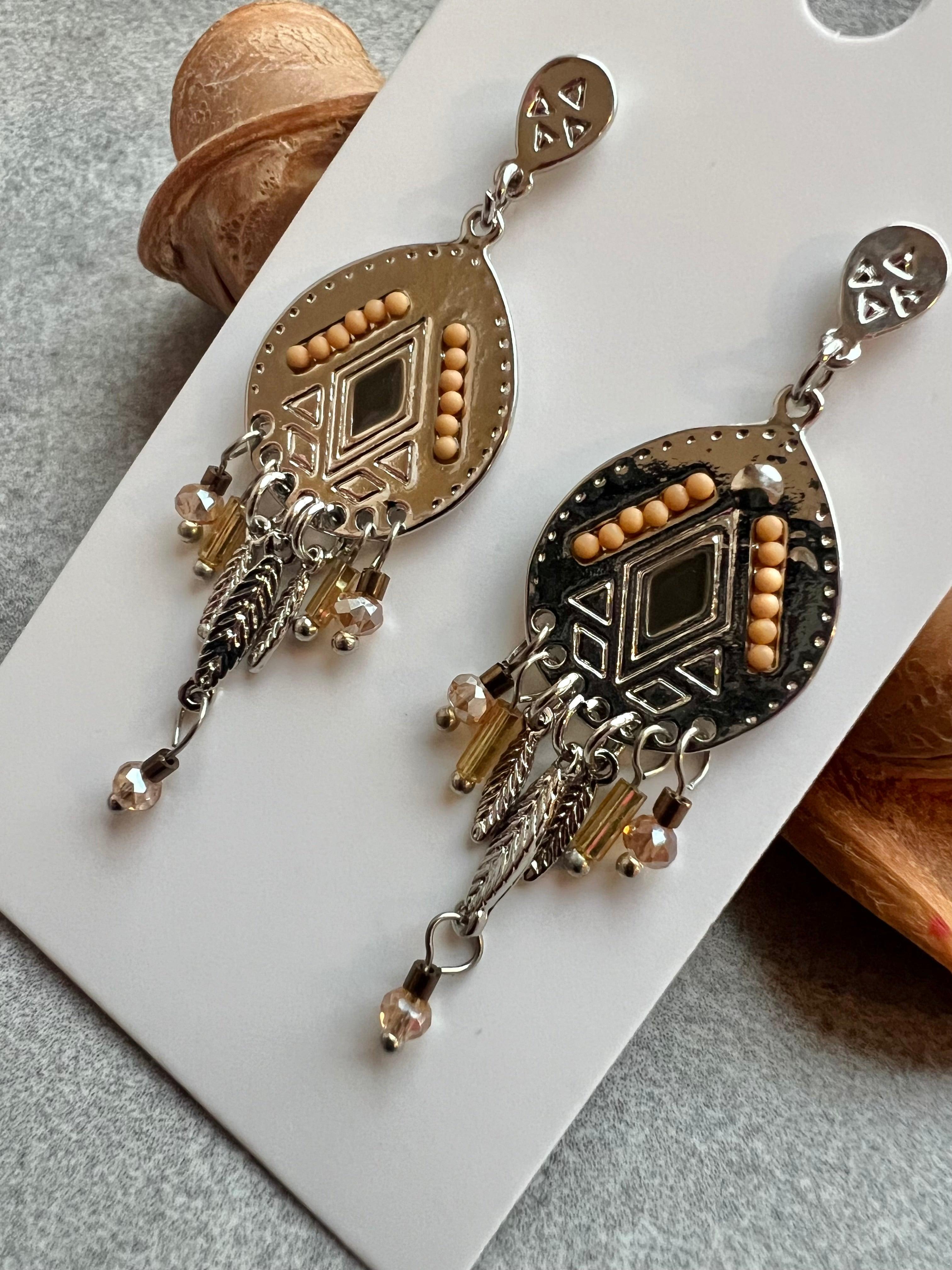 Boucles d’oreilles GIGI argenté et beige - Créations Uniques