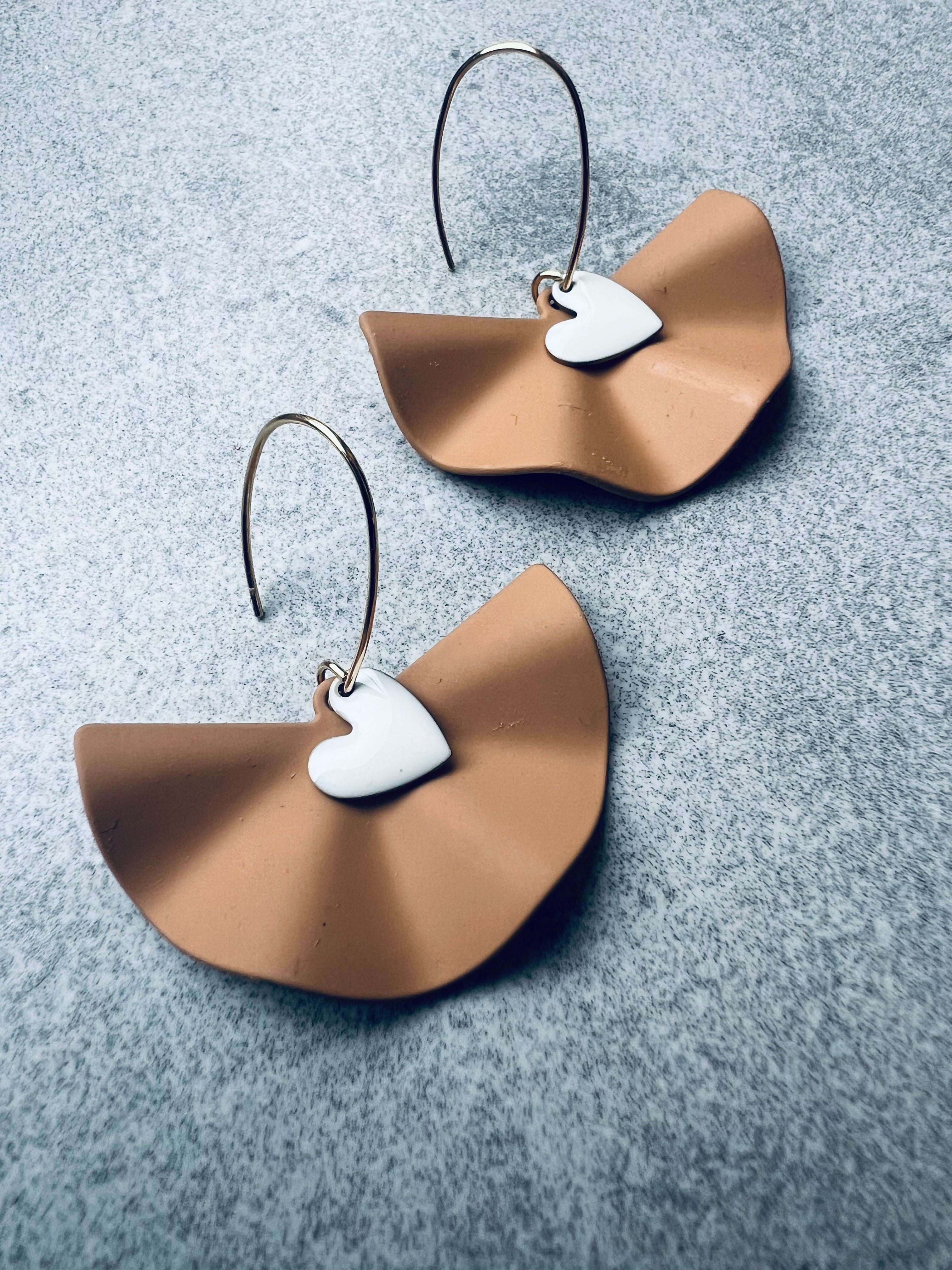 Boucles d’oreilles SELENE éventails beiges - Créations Uniques - Créations Uniques