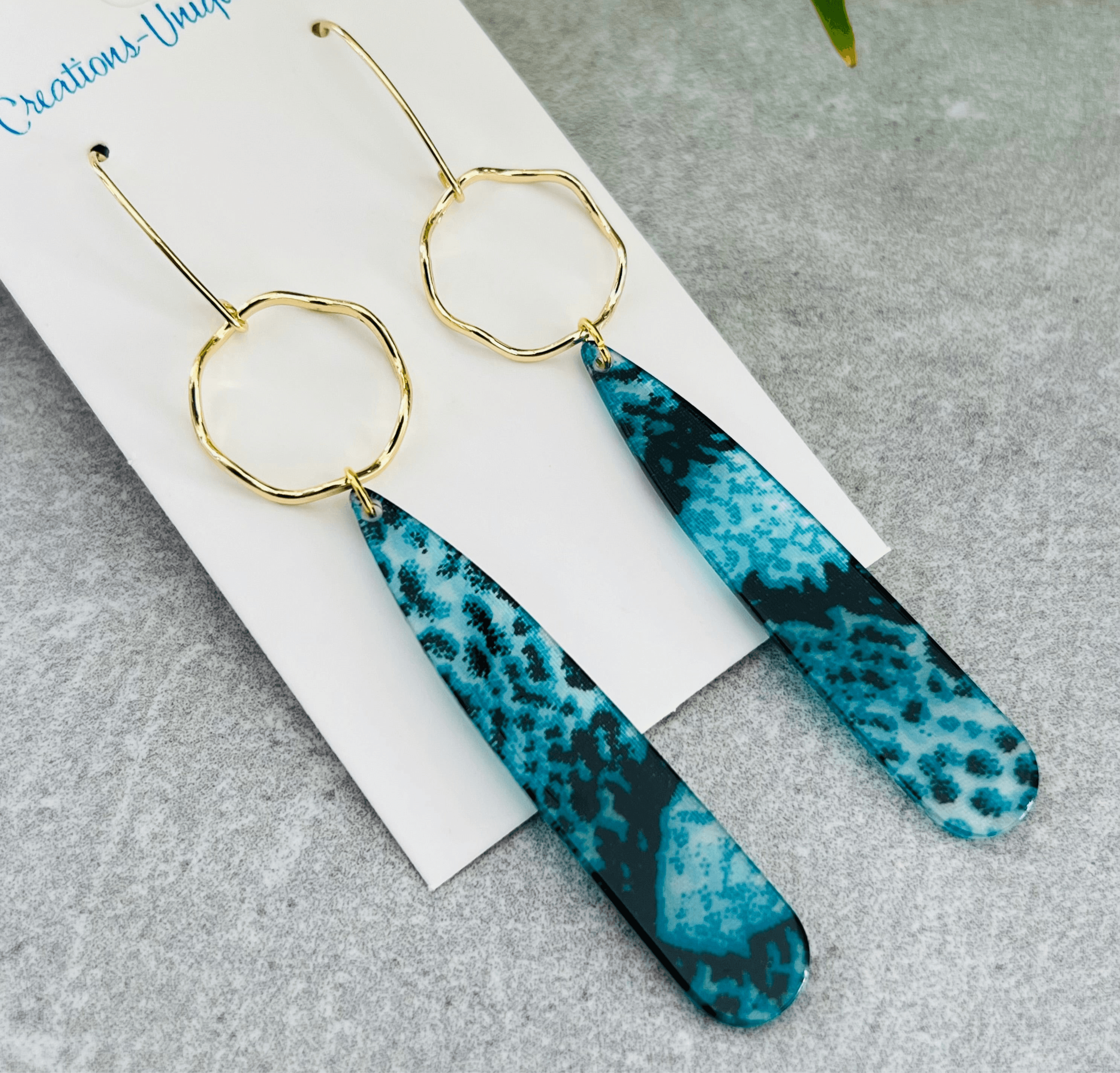 Boucles d’oreilles NATALEE longues gouttes résine bleu turquoise motif python - Créations Uniques - Créations Uniques