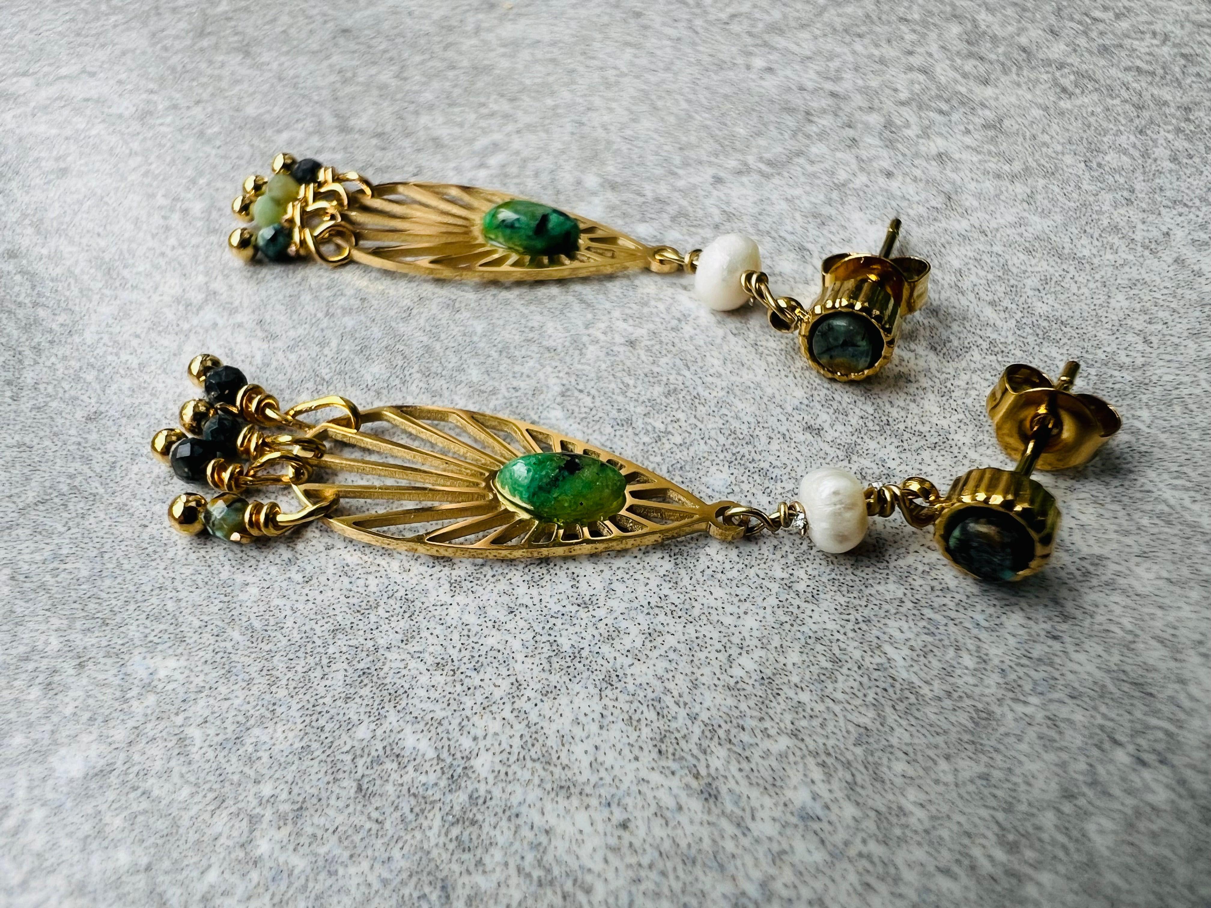 Boucles d’oreilles EVE-SARA fines et discrètes , gouttes dorées - Créations Uniques