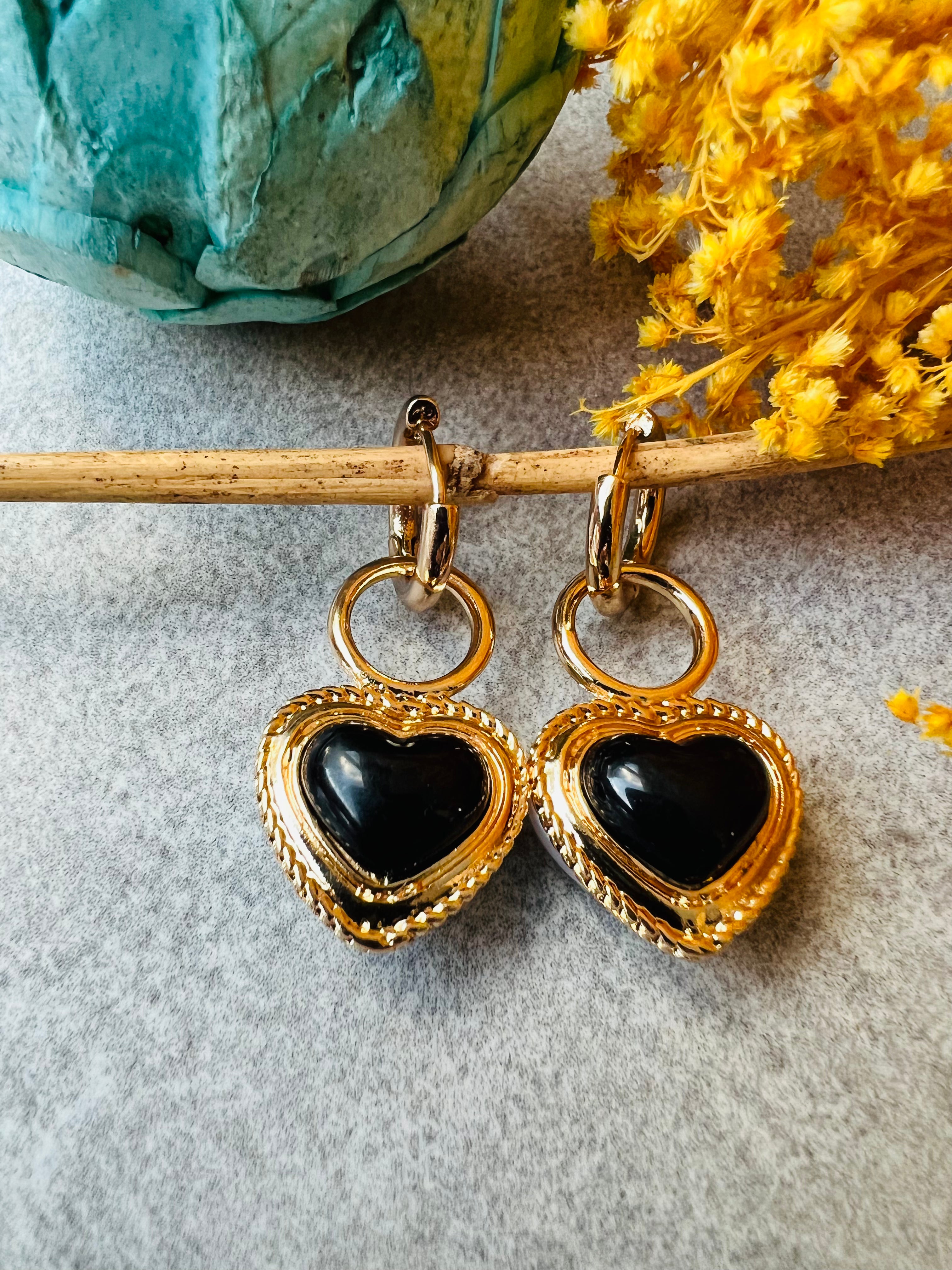 Boucles d’oreilles CHARISE cœurs bombés noirs attaches mini créoles - Créations Uniques