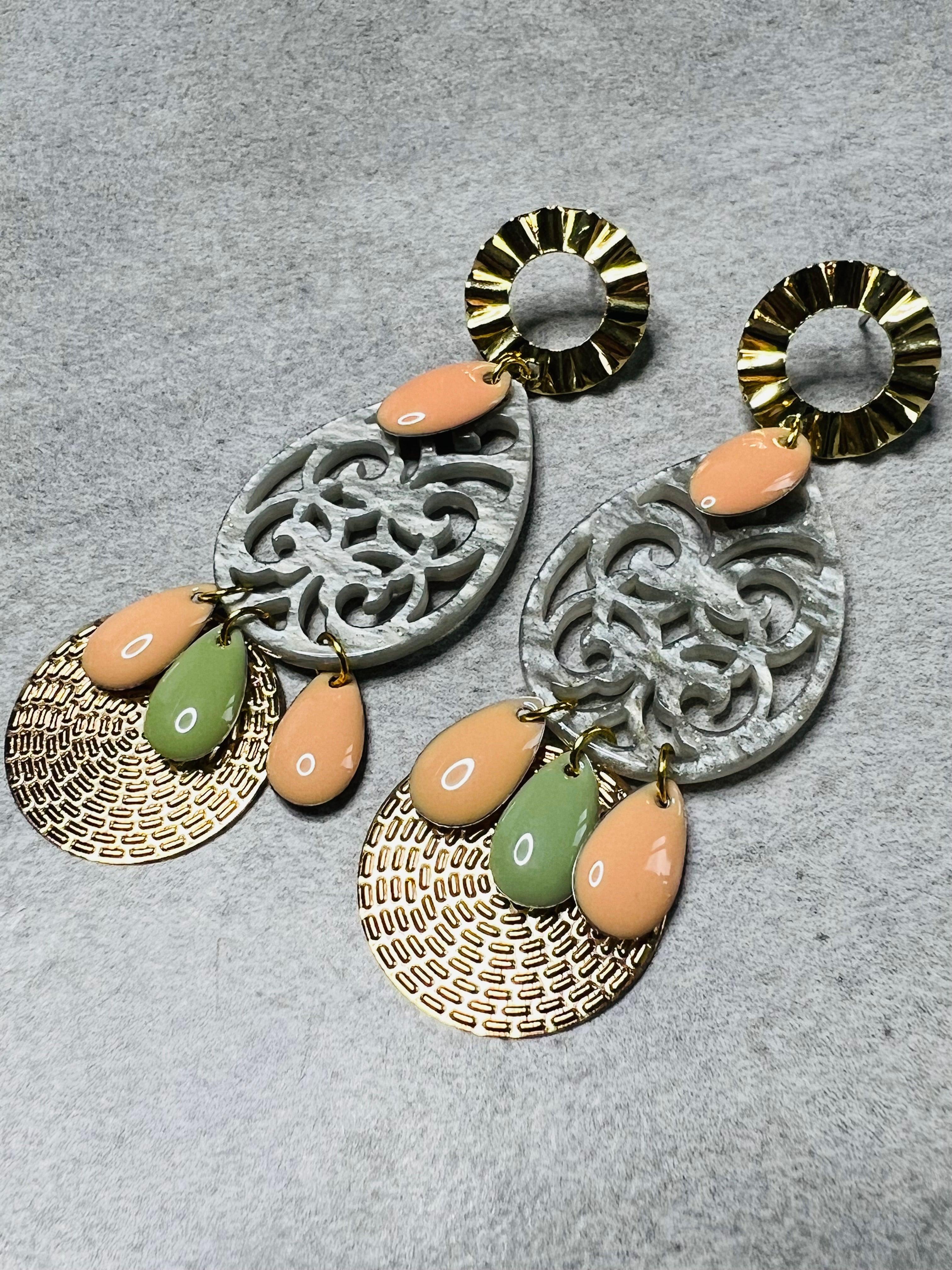 Boucles d’oreilles BONNIE résine pailletée et gouttes - Créations Uniques - Créations Uniques