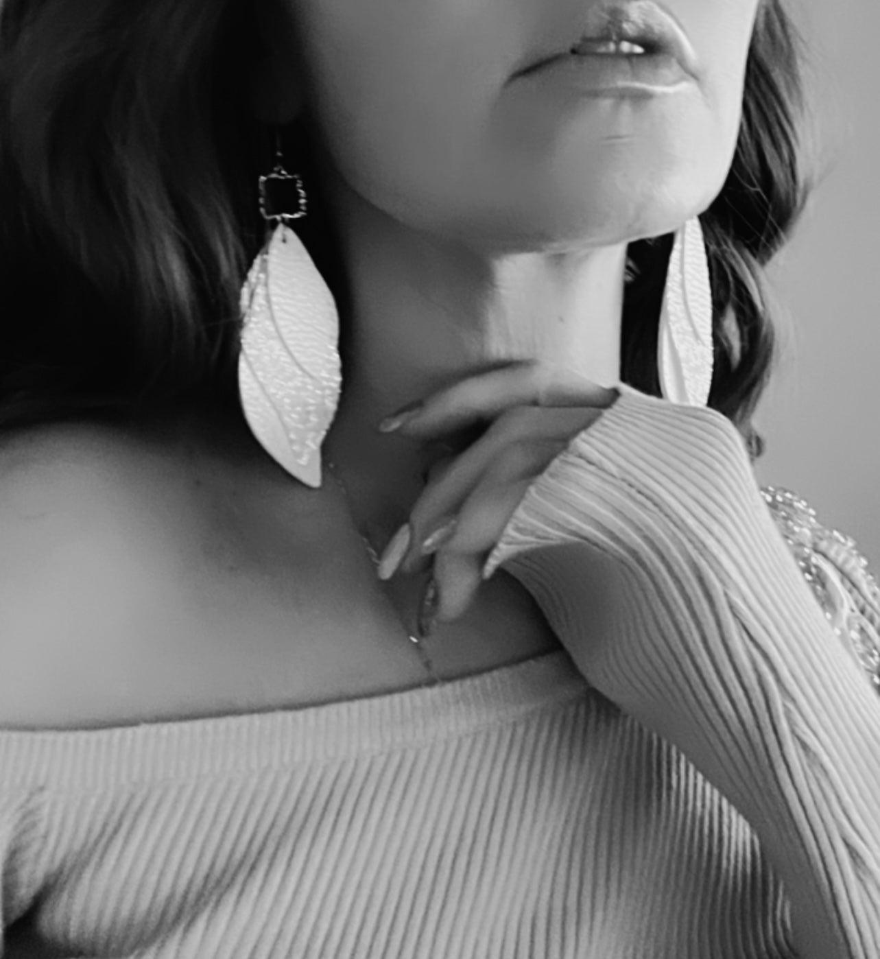 Boucles d’oreilles SOLANGE paillettes blanches - Créations Uniques - Créations Uniques