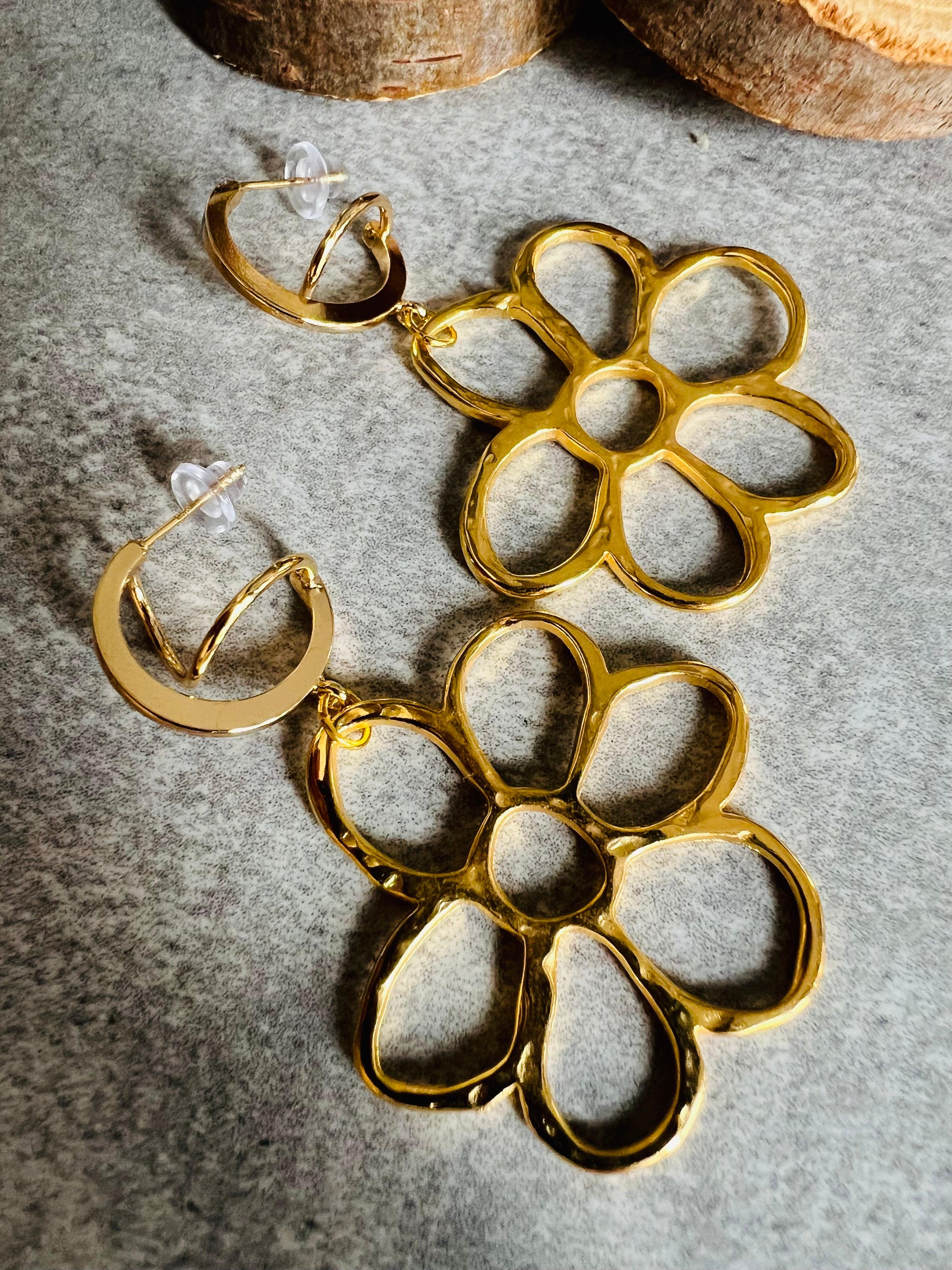 Boucles d’oreilles JOCELYNE fleurs dorées ajourées - Créations Uniques