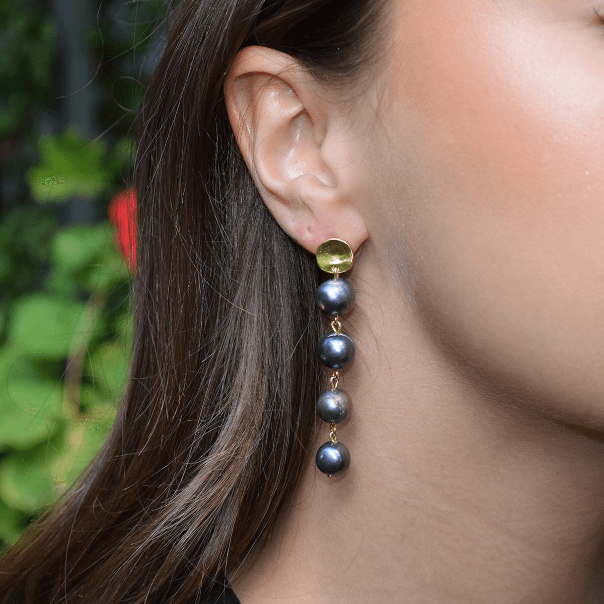 E75511 Boucles d'oreilles pendantes linéaires perles Paon - Karine Sultan - Créations Uniques