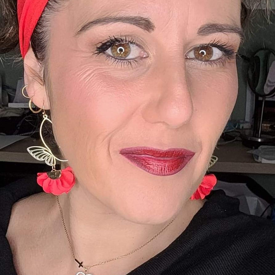 Boucles d’oreilles SUZETTE papillons dorés et pampilles tissu rouge - Créations Uniques - Créations Uniques