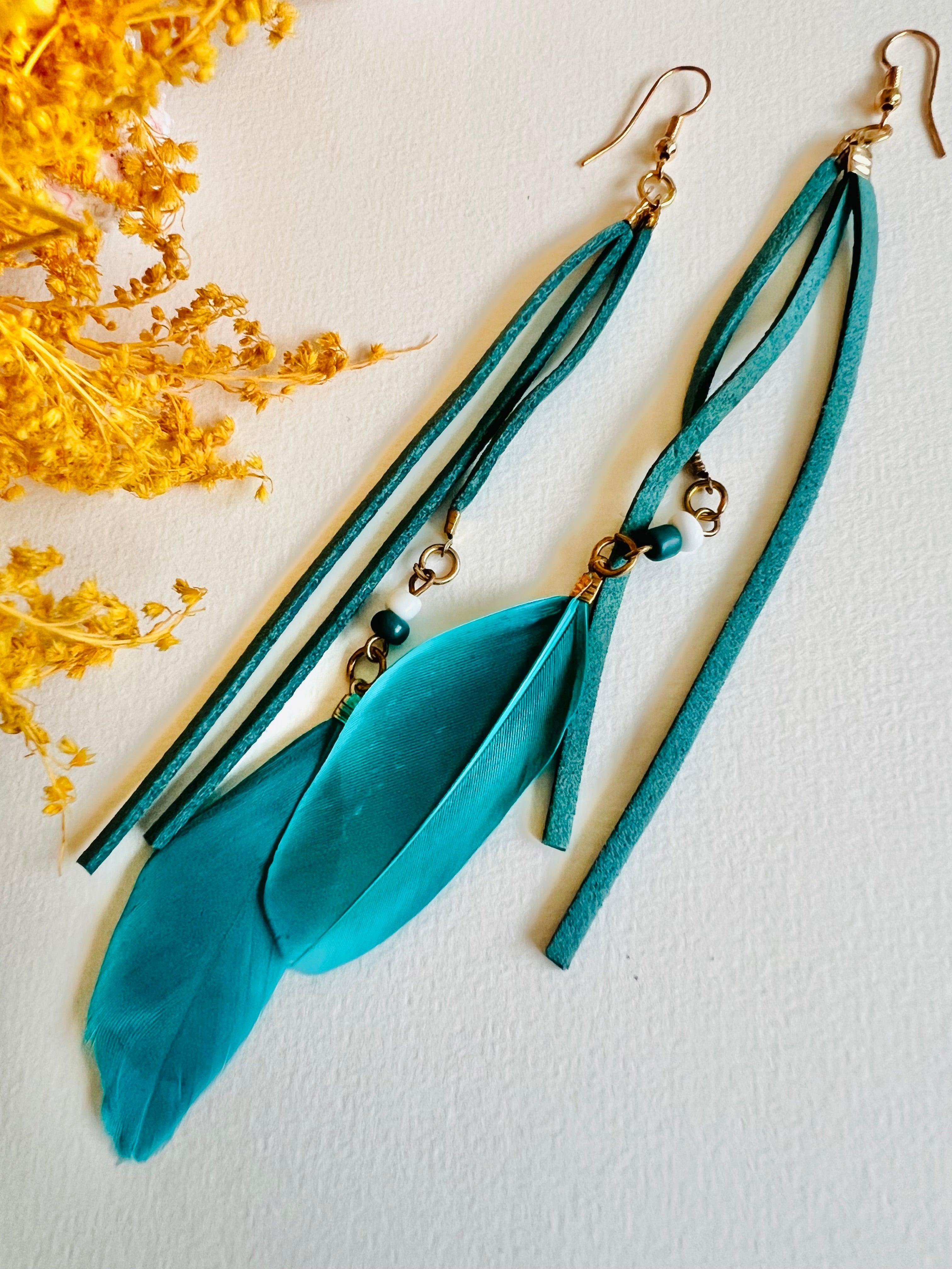 Boucles d’oreilles longues DEVA plumes bleu canard - Créations Uniques