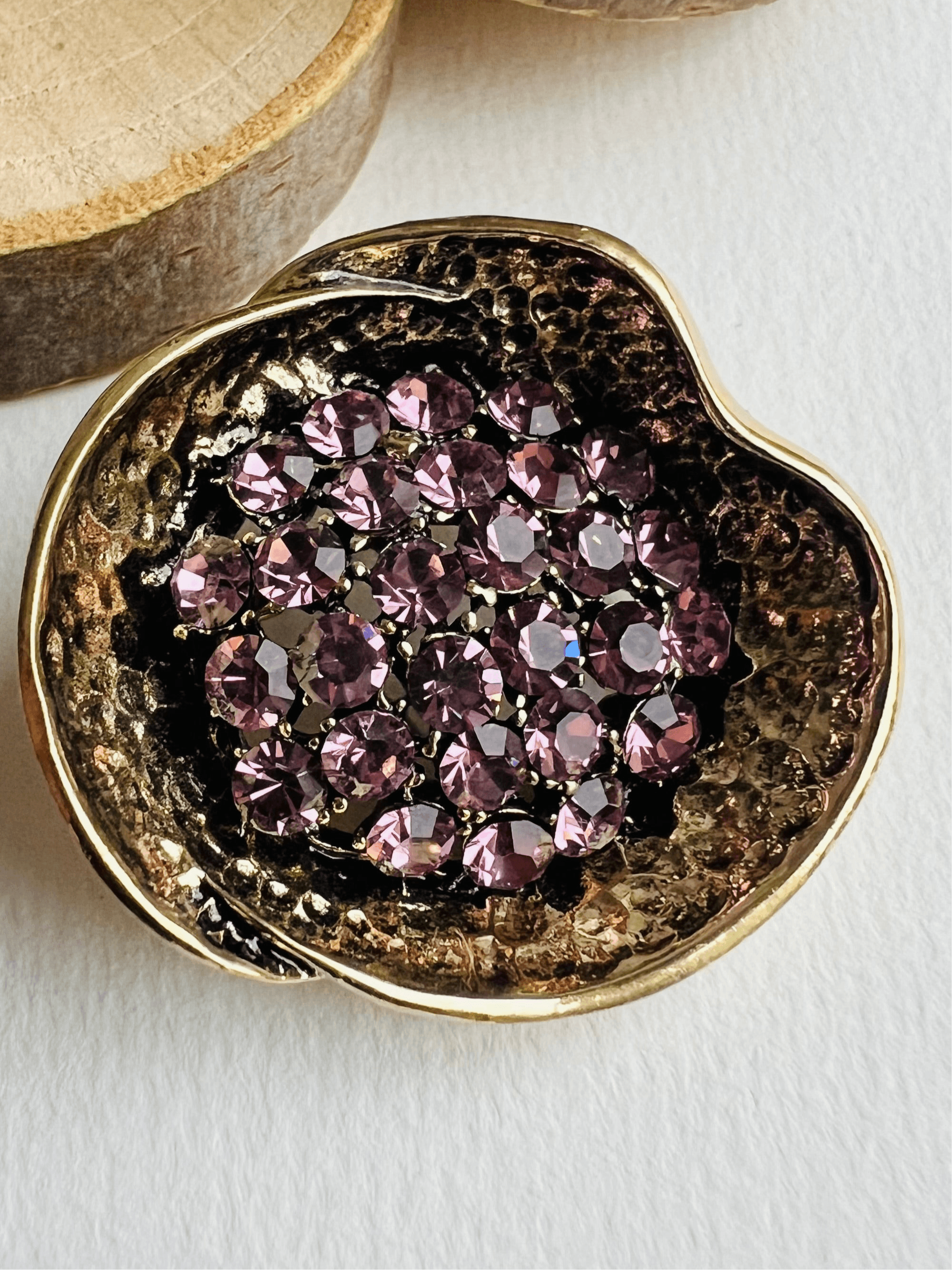 Broche BETTINA style classique strass rose - Créations Uniques