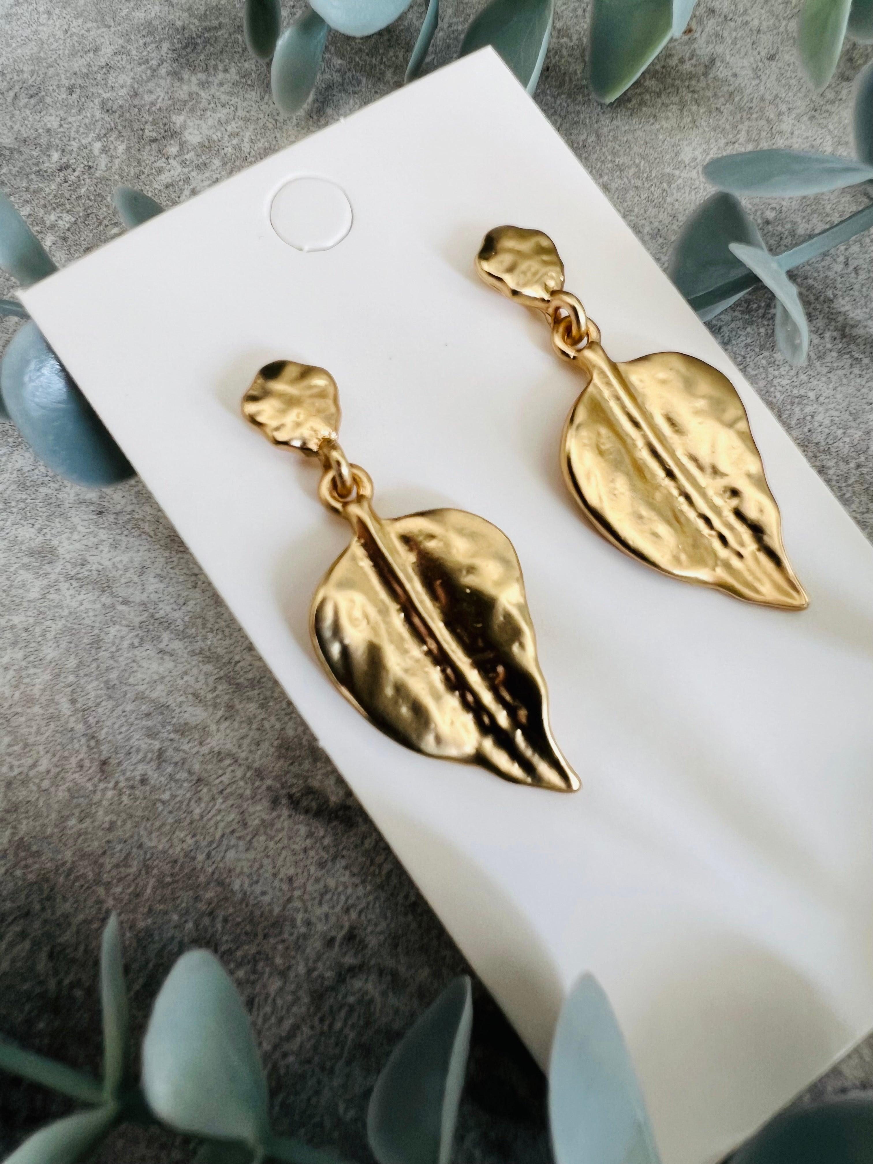Boucles d’oreilles MALLAURY feuilles dorées courtes doré mat - Créations Uniques