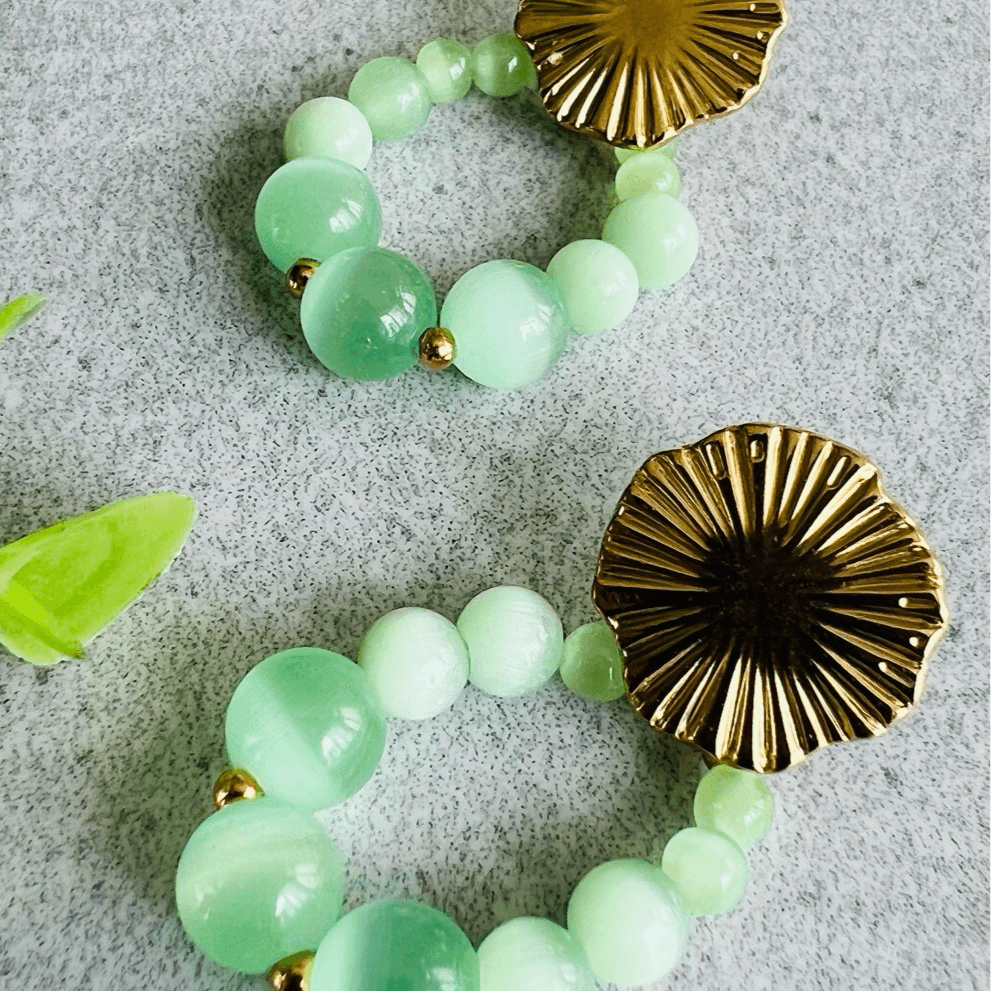 Boucles d’oreilles CANDY gouttes perles vert d’eau clous dorés - Créations Uniques