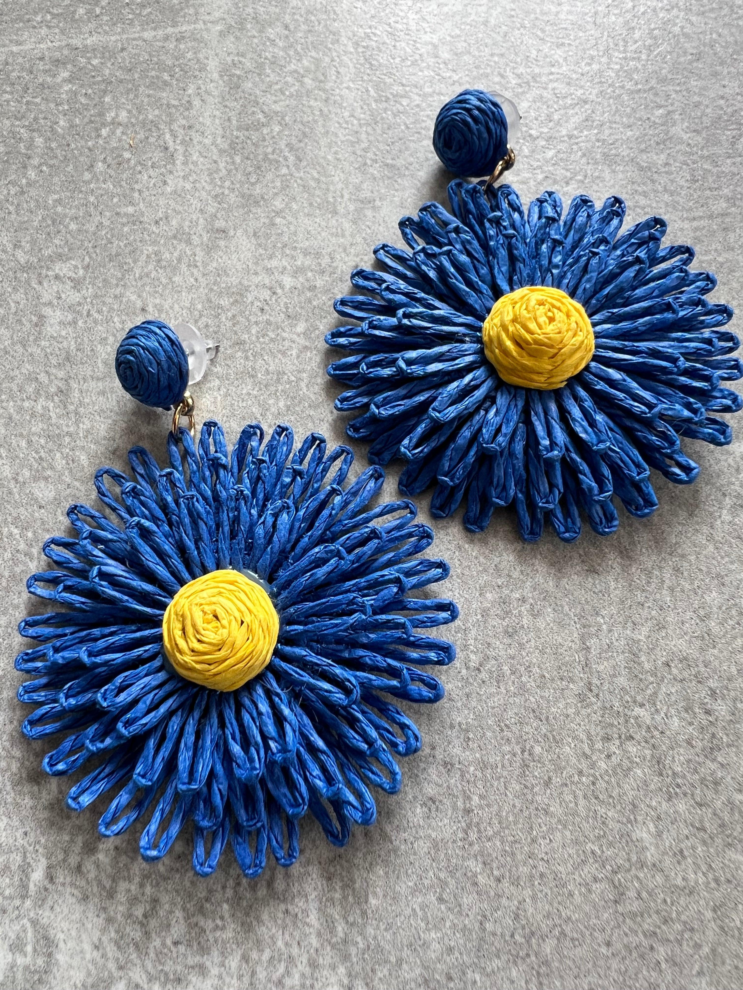 Boucles d’oreilles CARLY fleurs printemps été bleues style campagne - Créations Uniques