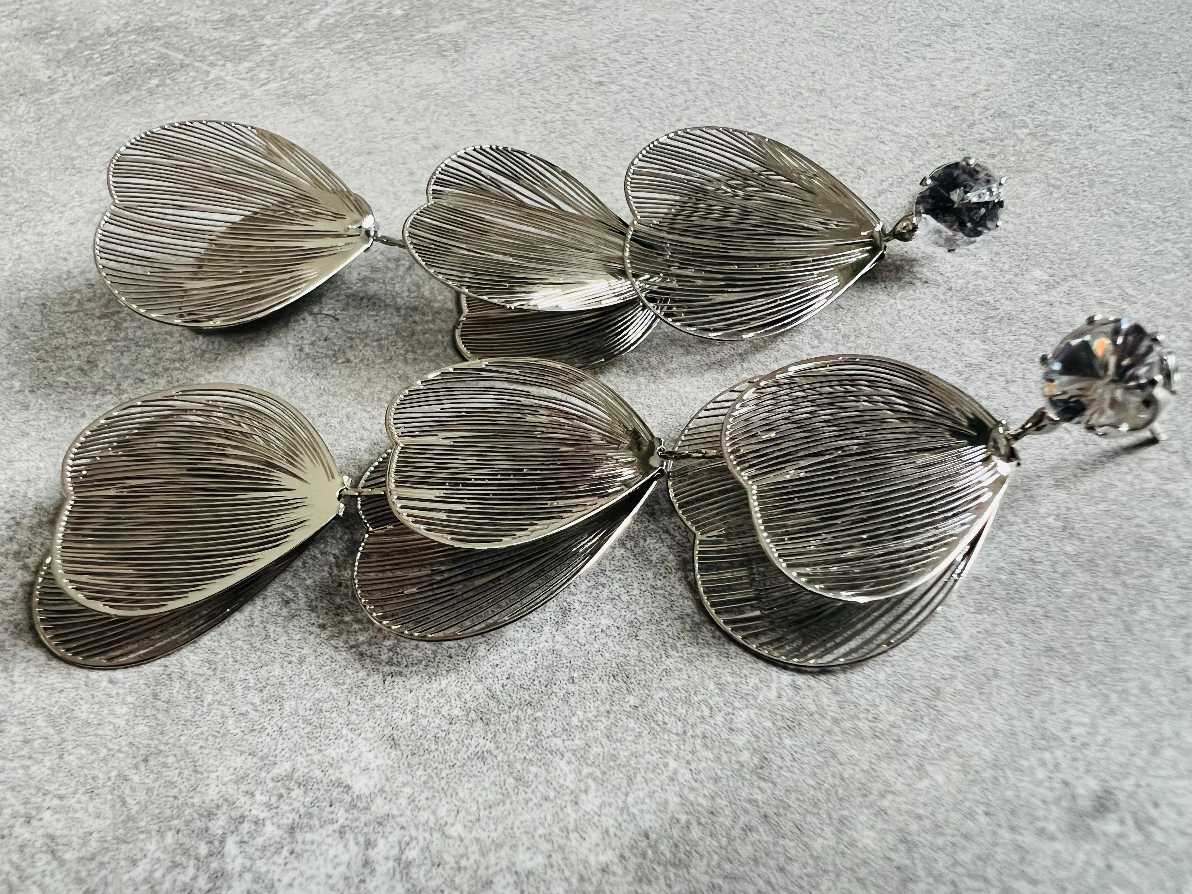 Boucles d’oreilles NATHALIE feuilles Ginkgo argentées clous brillants - Créations Uniques