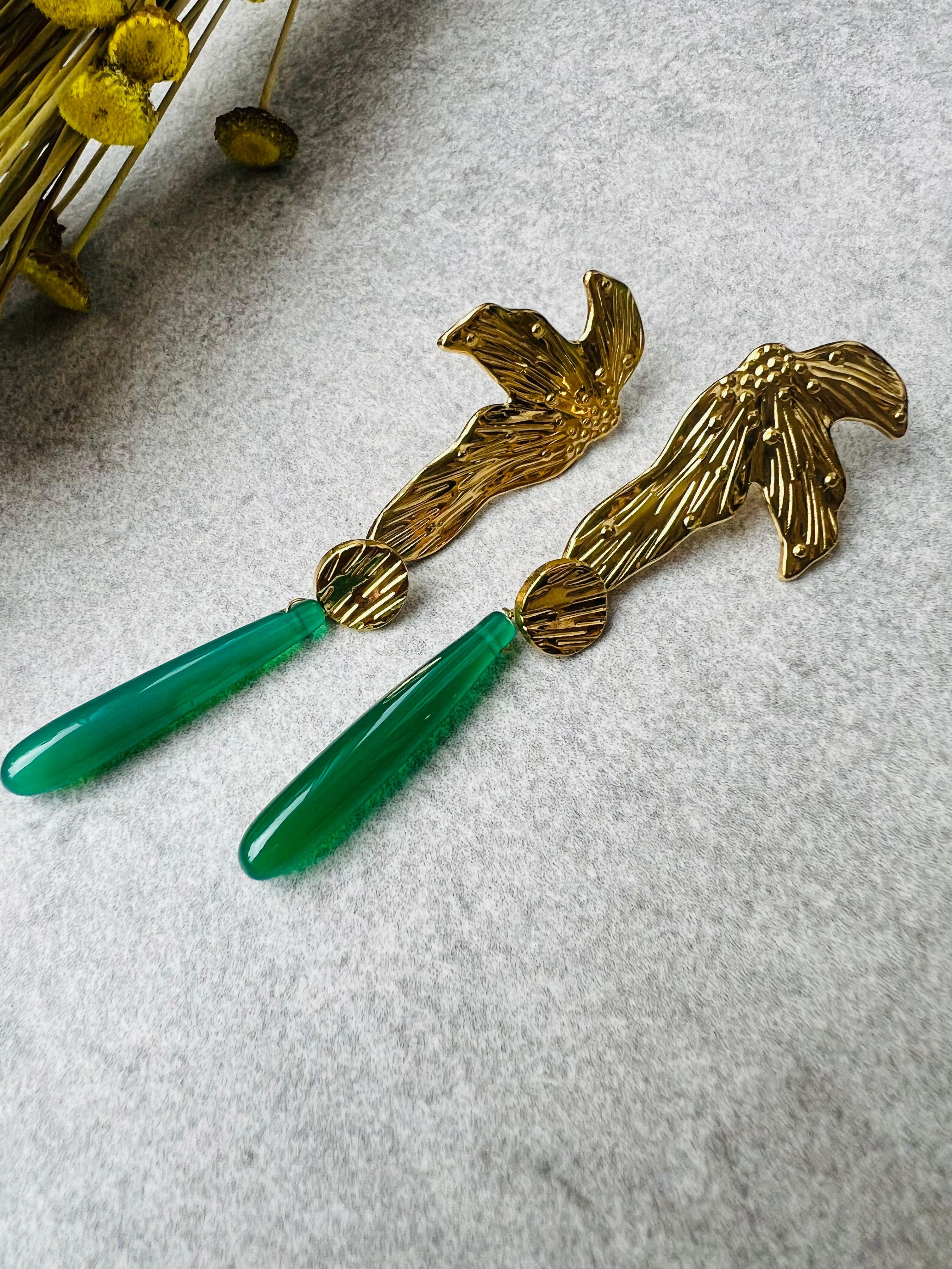 Boucles d’oreilles OLYMPE nouvelle version - feuilles chic dorées et gouttes vert jade - Créations Uniques