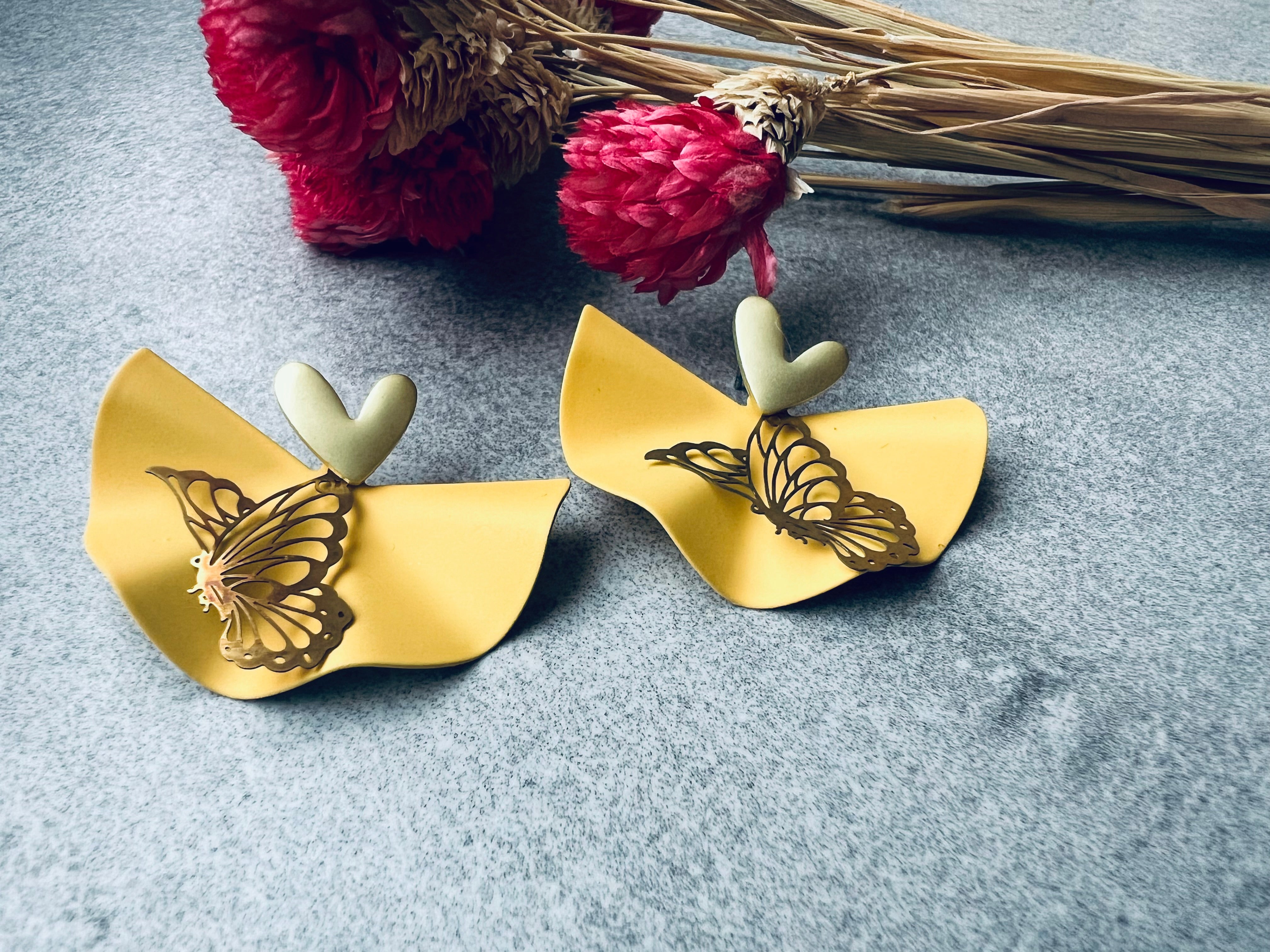 Boucles d’oreilles CHARLOTTE éventail couleur moutarde - Créations Uniques - Créations Uniques