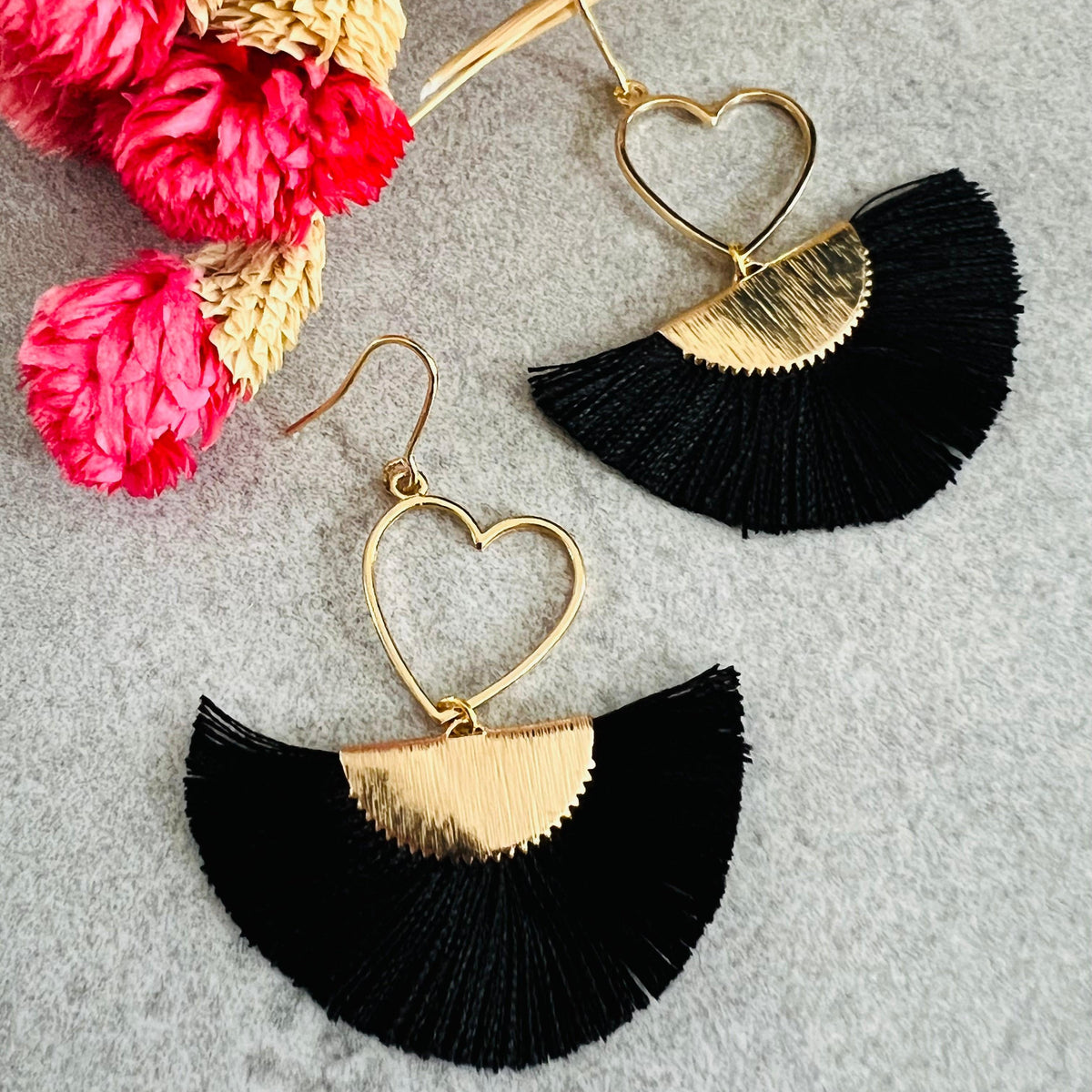 Boucles d’oreilles MARYLAUR cœurs dorés et éventail noir - Créations Uniques - Créations Uniques