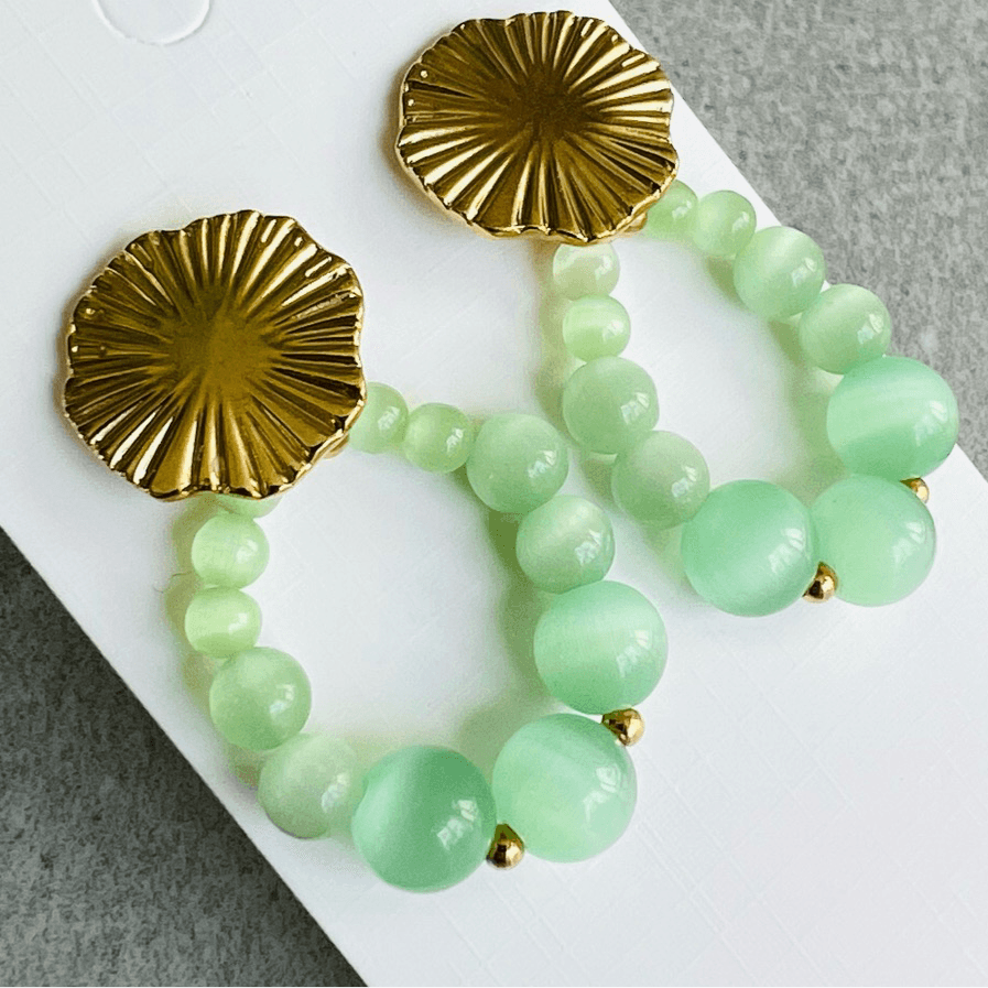 Boucles d’oreilles CANDY gouttes perles vert d’eau clous dorés - Créations Uniques