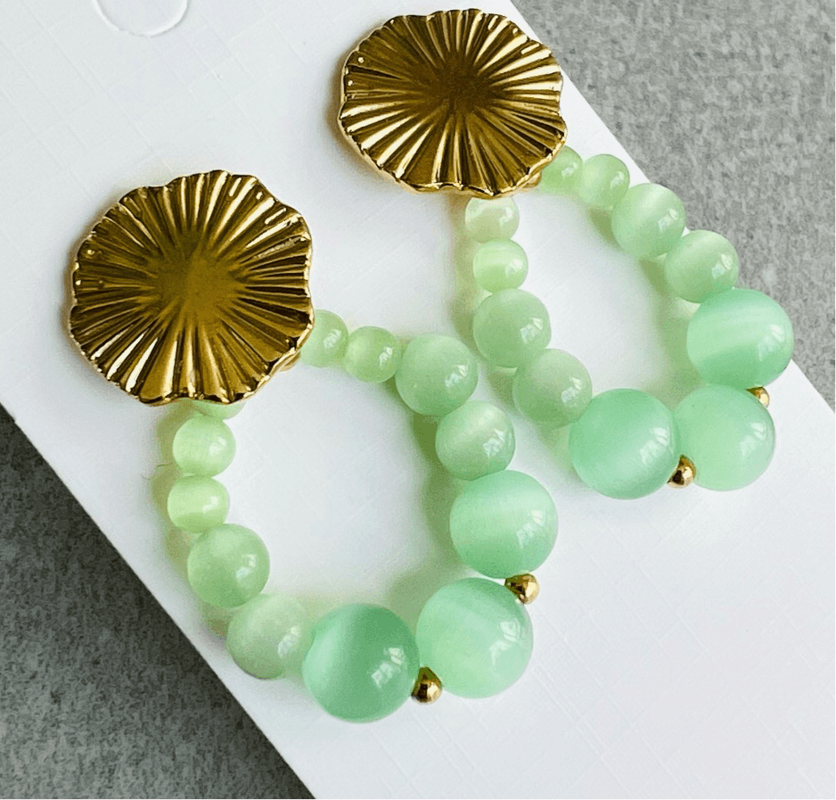 Boucles d’oreilles CANDY gouttes perles vert d’eau clous dorés - Créations Uniques