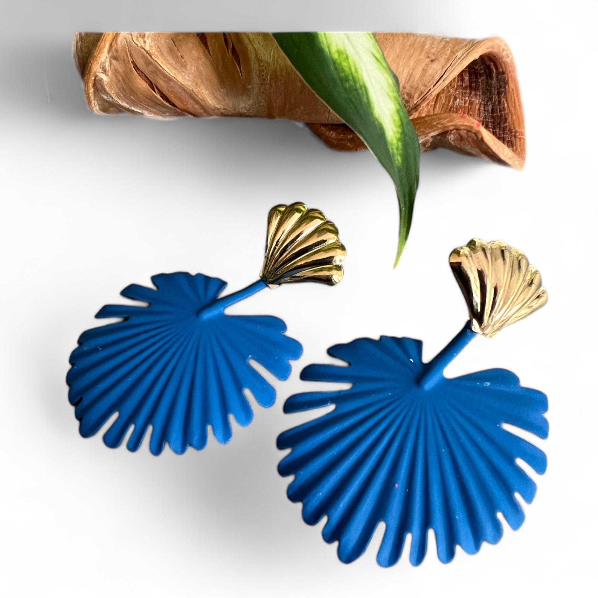 Boucles d’oreilles PHILOMÈNE feuilles tropicales bleues - Créations Uniques