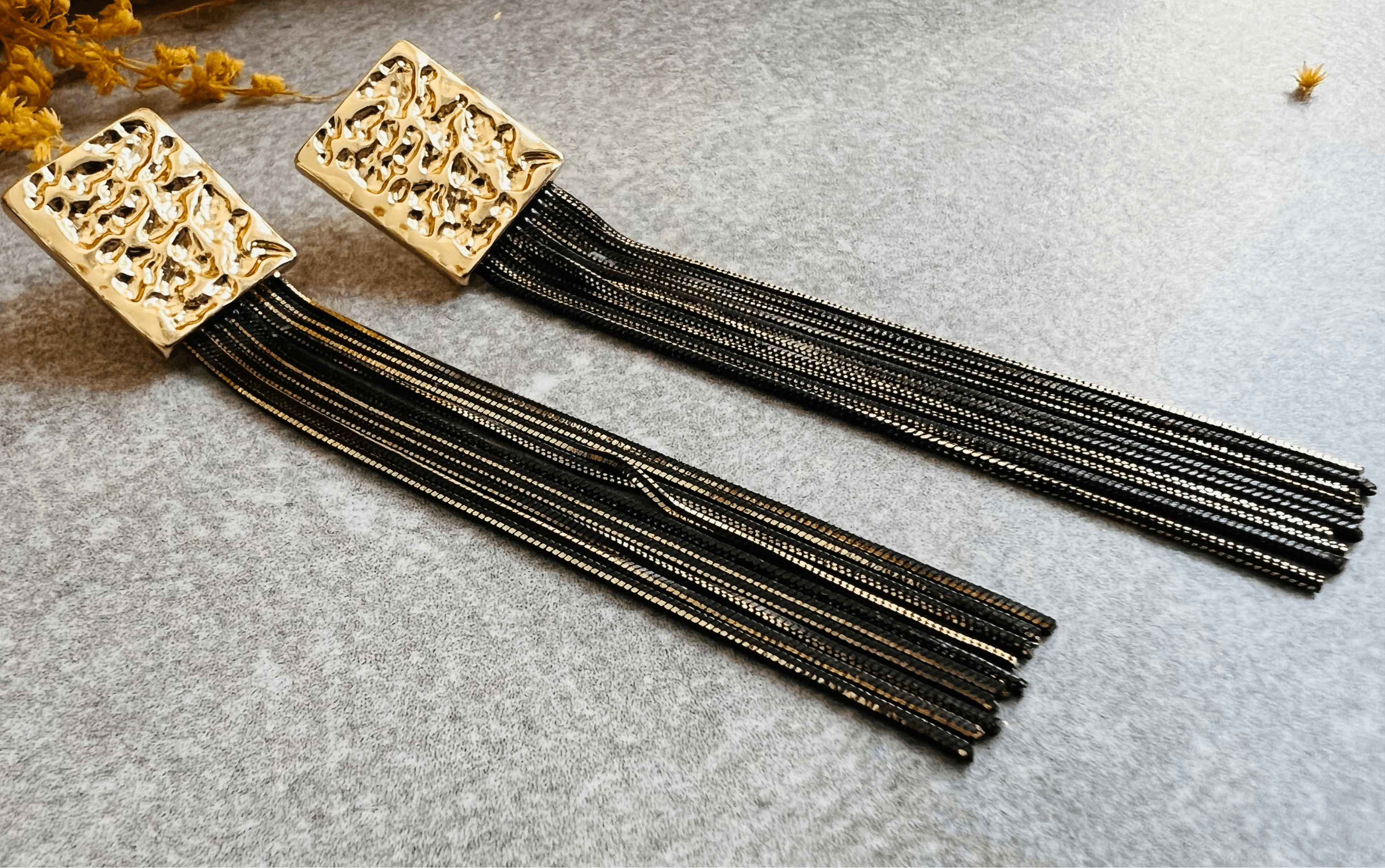 Boucles d’oreilles YVETT noires dorées - Créations Uniques