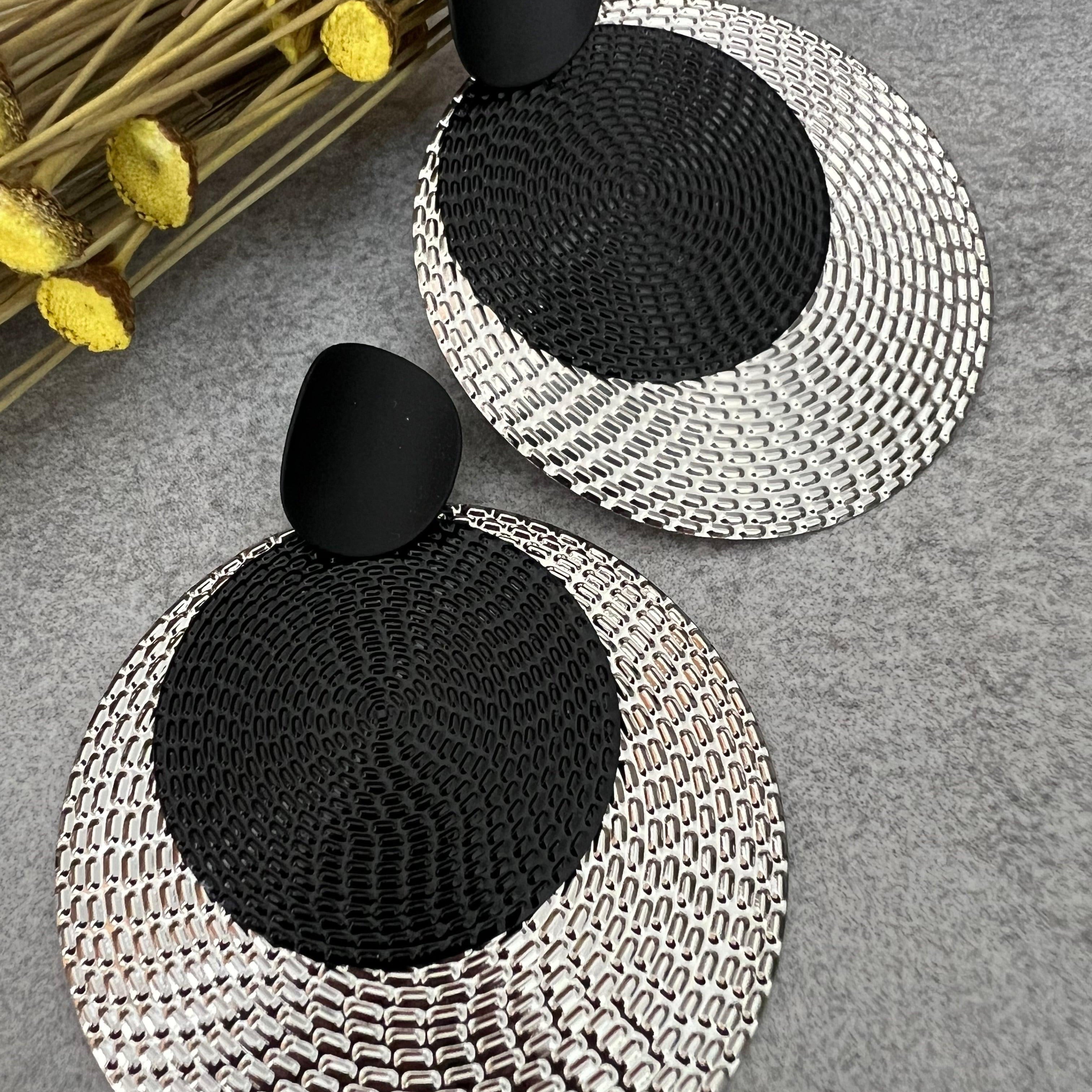 Boucles d’oreilles MAGGY légères, grand modèle noir et argenté - Créations Uniques - Créations Uniques