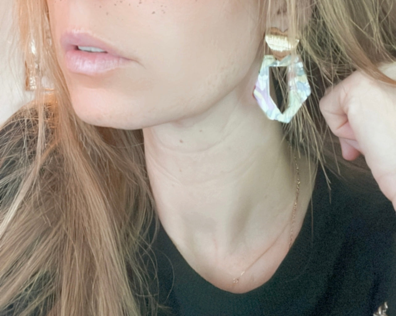 Boucles d’oreilles ROXANE résine clous cœurs dorés - Créations Uniques - Créations Uniques