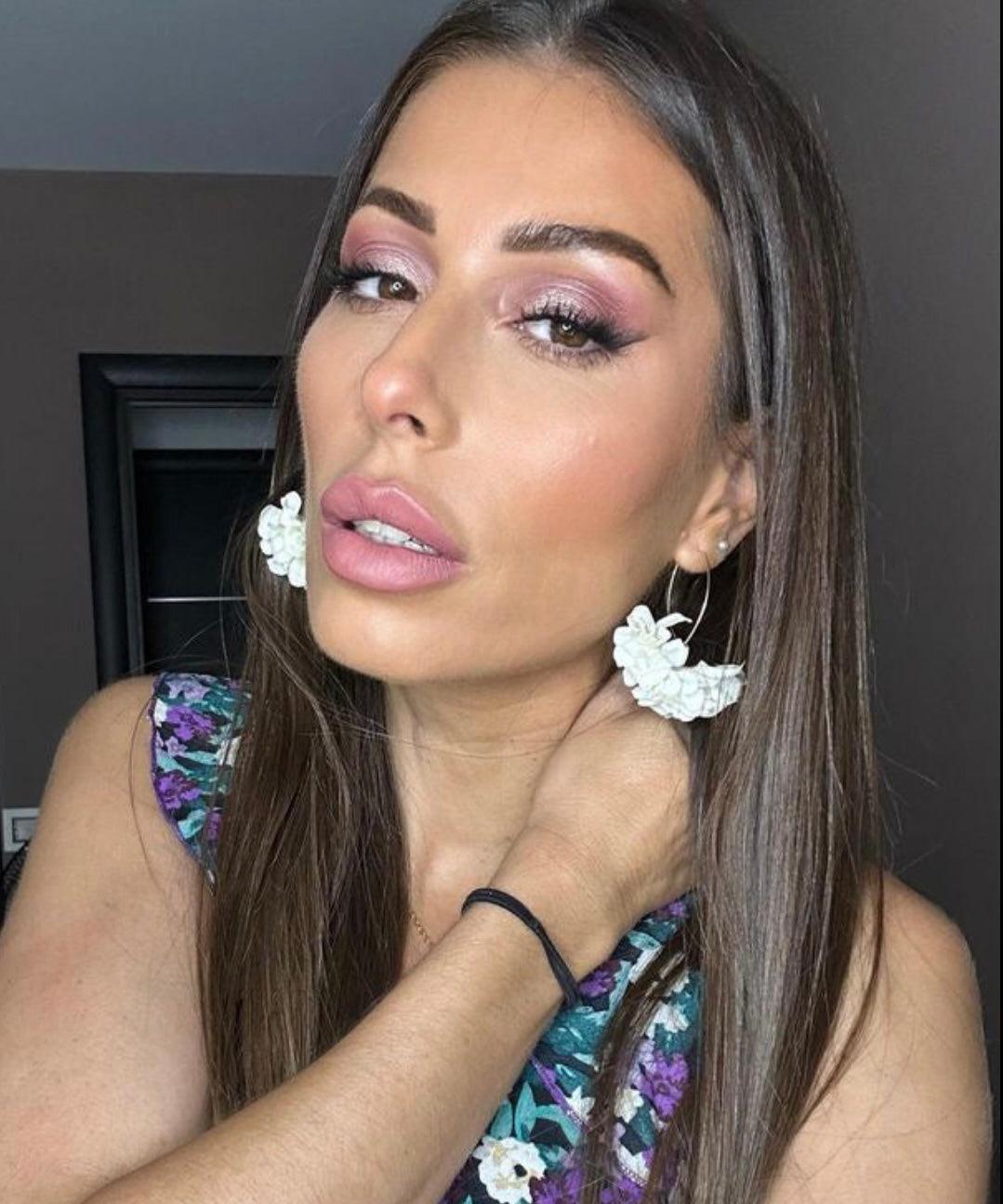 Boucles d’oreilles JILL fleurs blanches pampilles tissu anneaux ovales - Créations Uniques - Créations Uniques