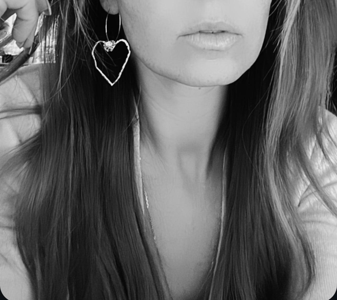 Boucles d’oreilles CASSANDRA cœurs argentés cristal - Créations Uniques - Créations Uniques