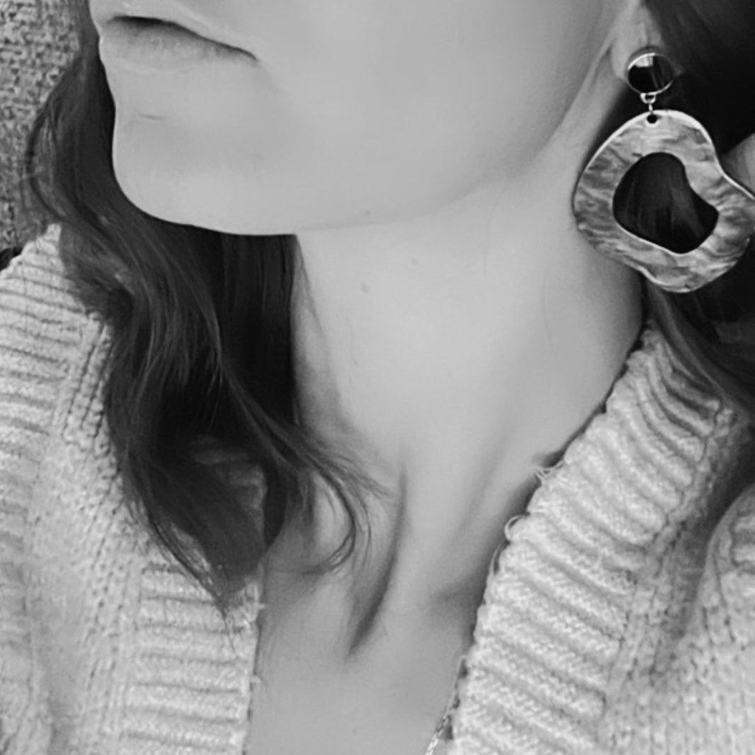 Boucles d’oreilles MAGDA résine vert lumineux - Créations Uniques - Créations Uniques