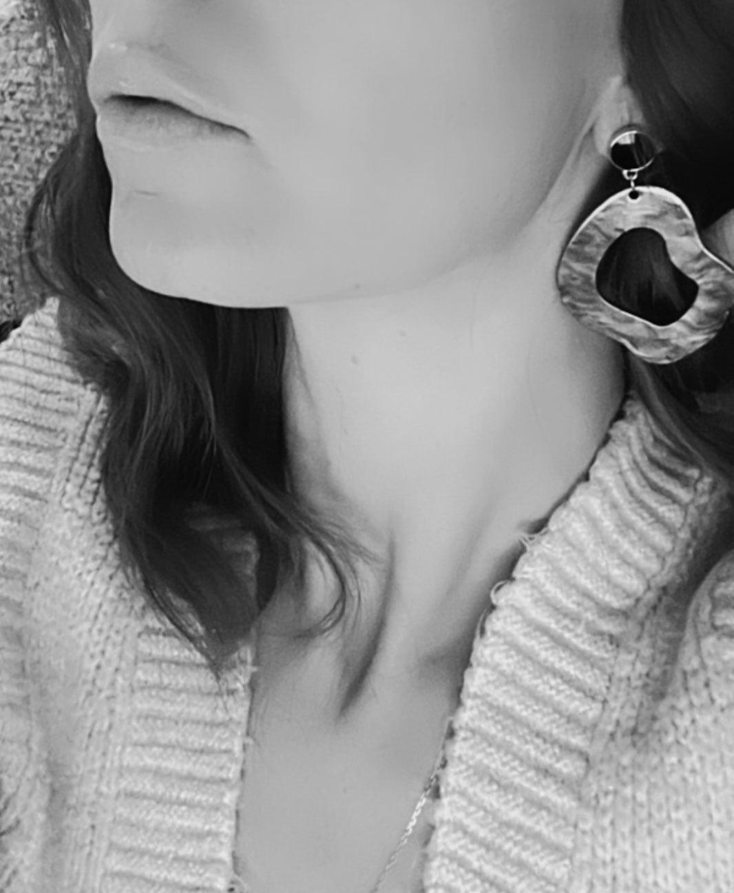 Boucles d’oreilles MAGDA résine vert lumineux - Créations Uniques - Créations Uniques