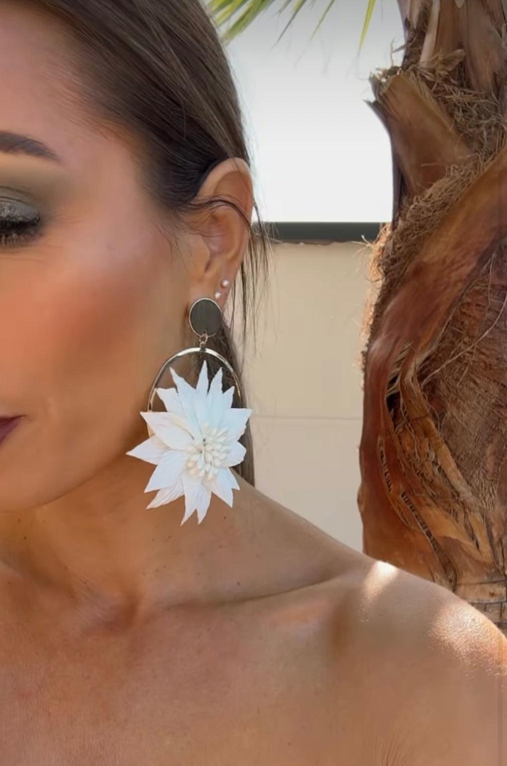 Boucles d’oreilles JEMMA grand modèle fleurs blanches tissu - Créations Uniques