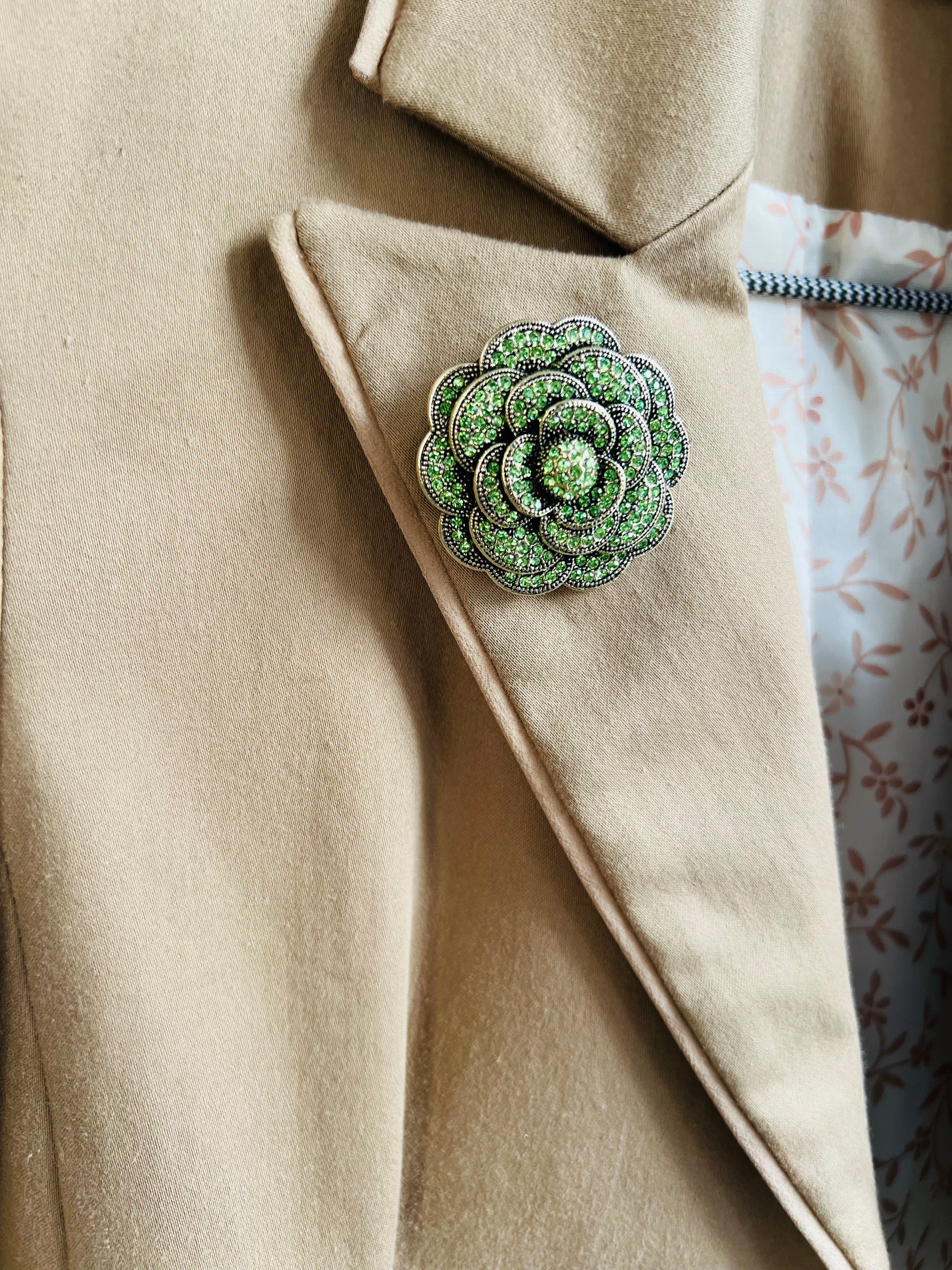 Broche chic PRECIOUS fleur strass verts - Créations Uniques