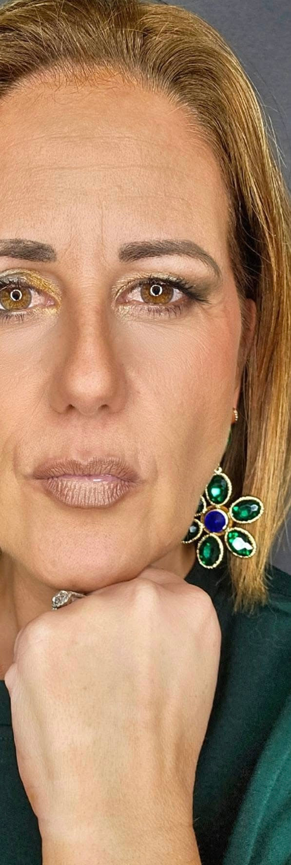 Boucles d’oreilles MAEVA grandes fleurs brillantes vert émeraude - Créations Uniques