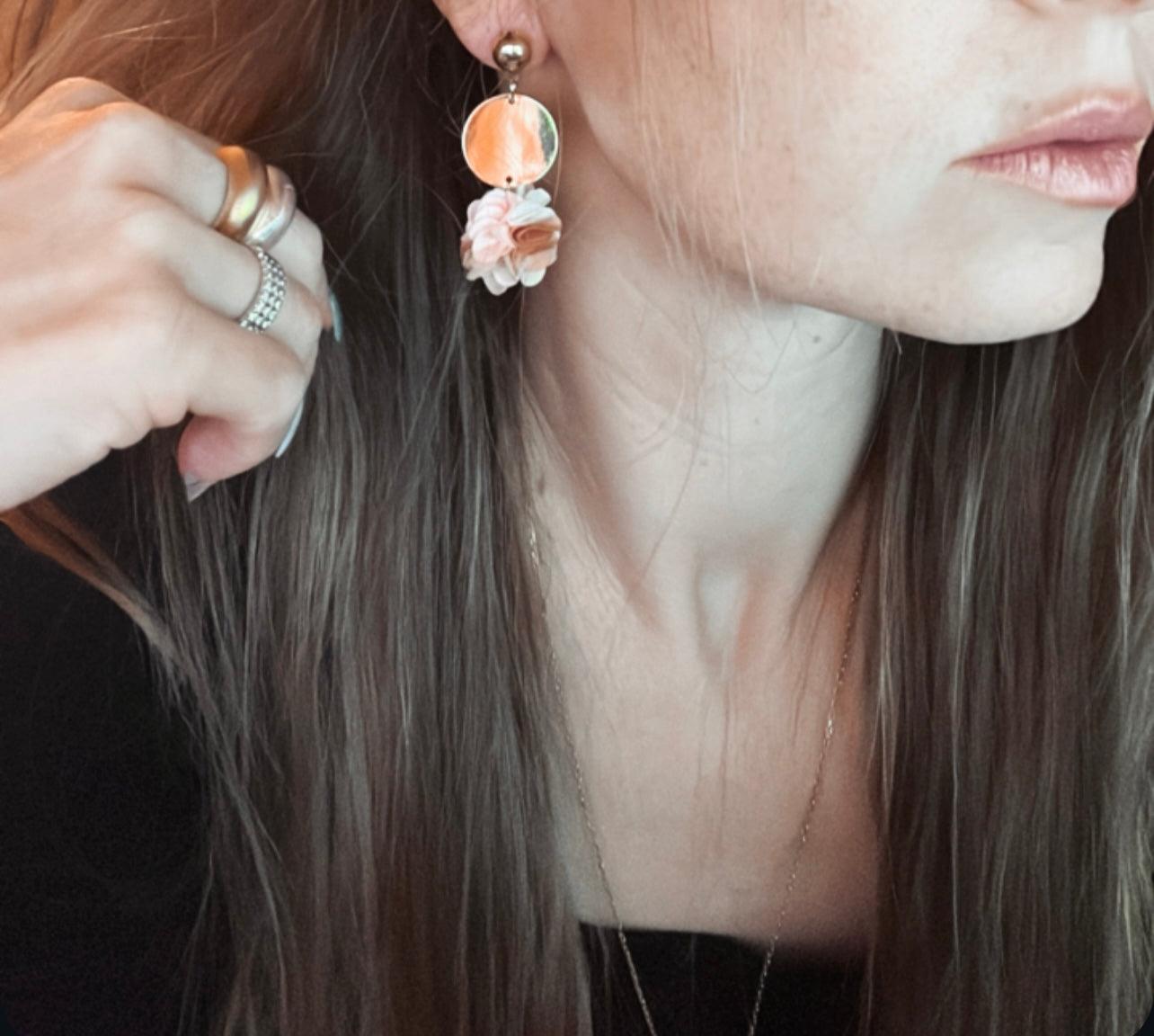 Boucles d’oreilles CATHY pompons tons doux et chauds - Créations Uniques - Créations Uniques