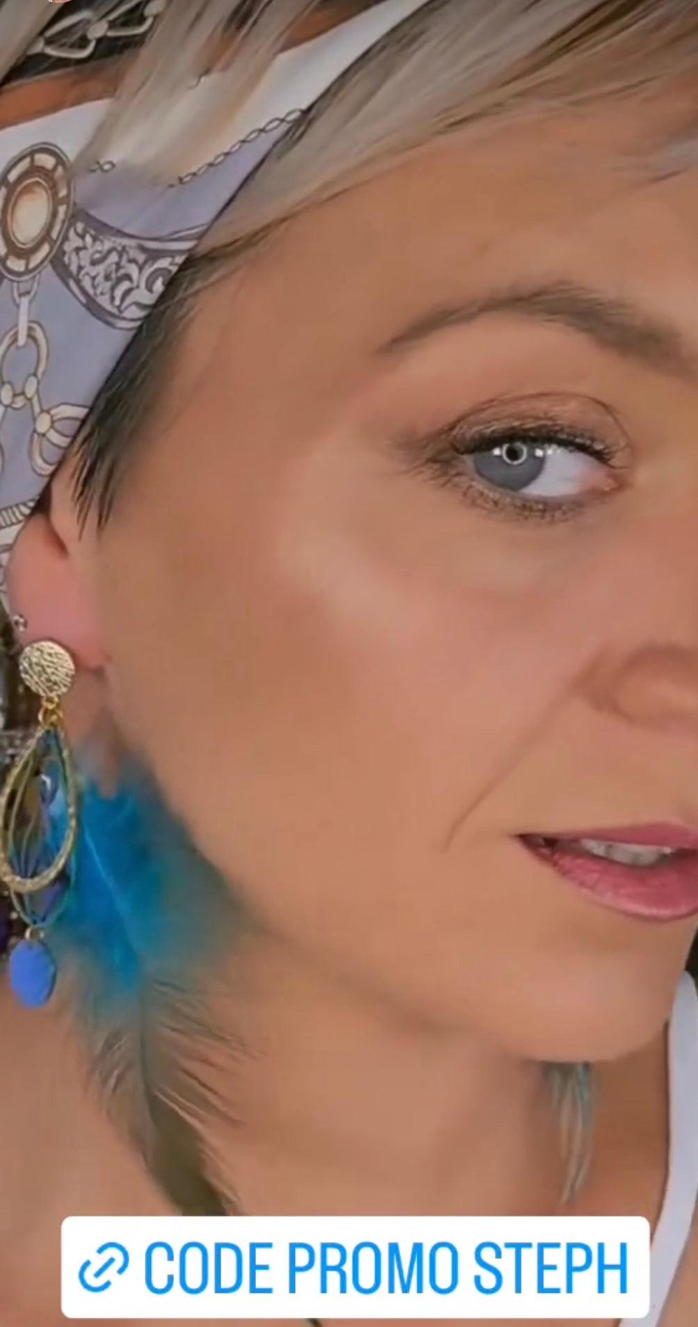 Boucles d’oreilles asymétriques SHANNEN plumes turquoises - Créations Uniques - Créations Uniques