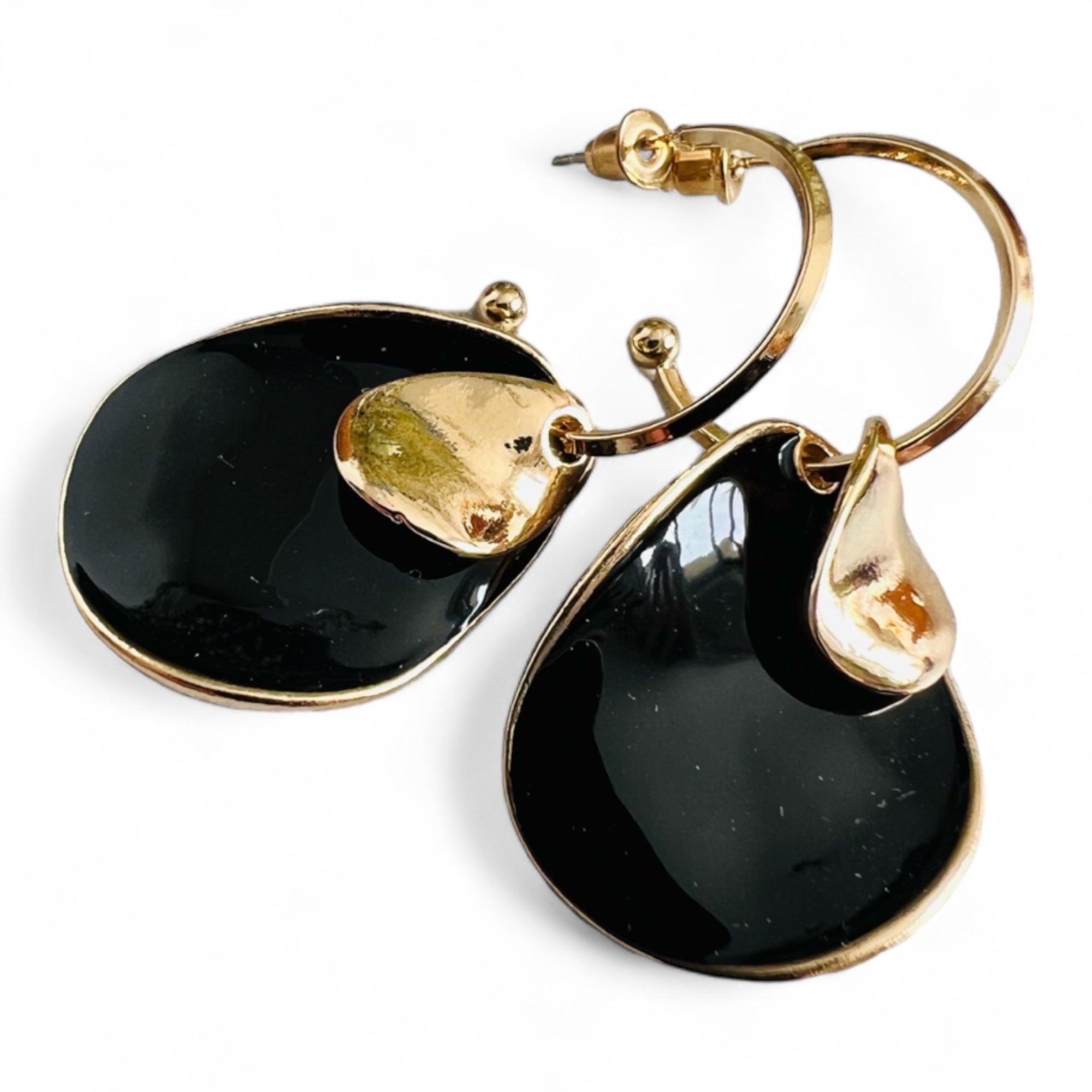 Boucles d’oreilles VICTORIA pampilles noires anneaux dorés - Créations Uniques