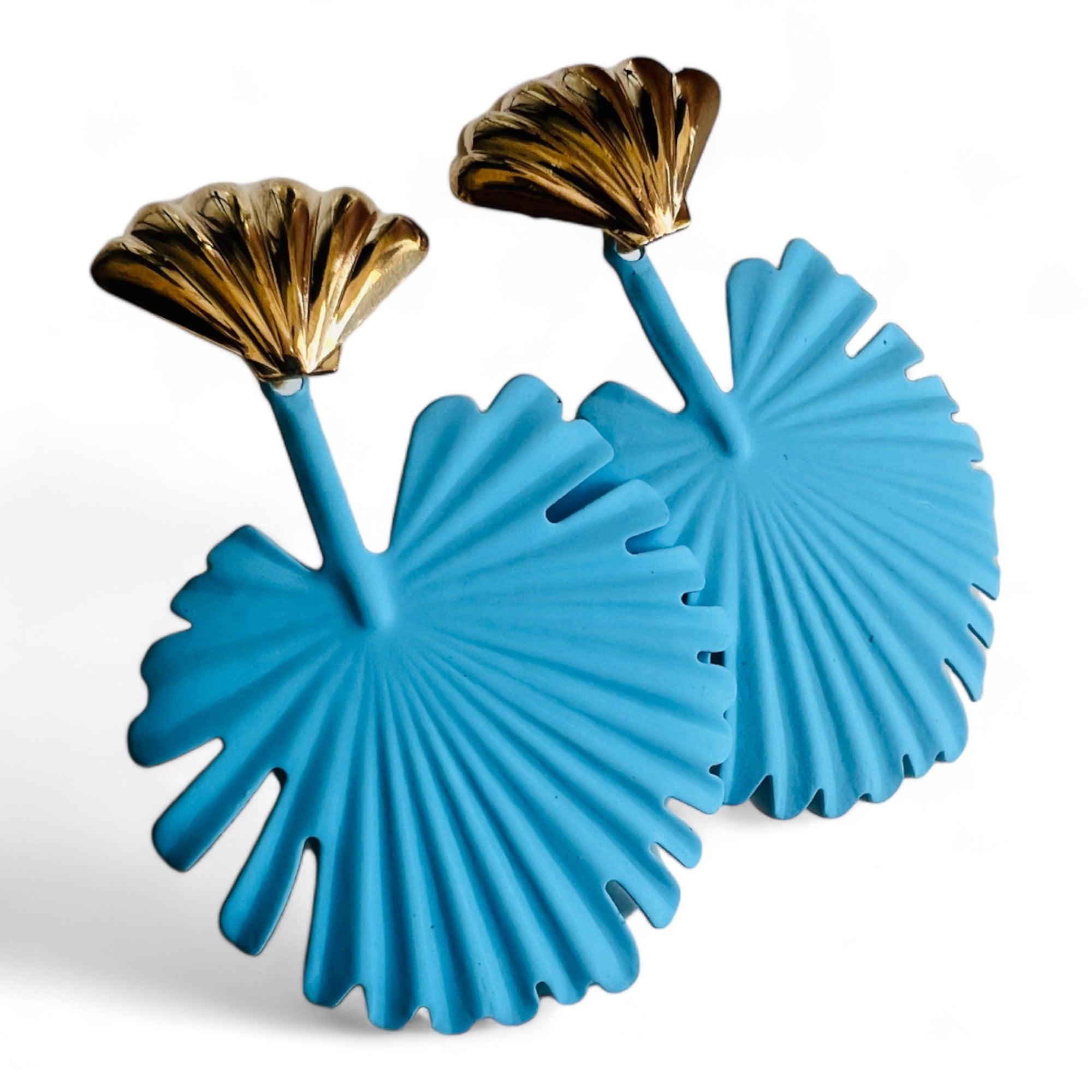 Boucles d’oreilles PHILOMENE feuilles tropicales bleu ciel - Créations Uniques