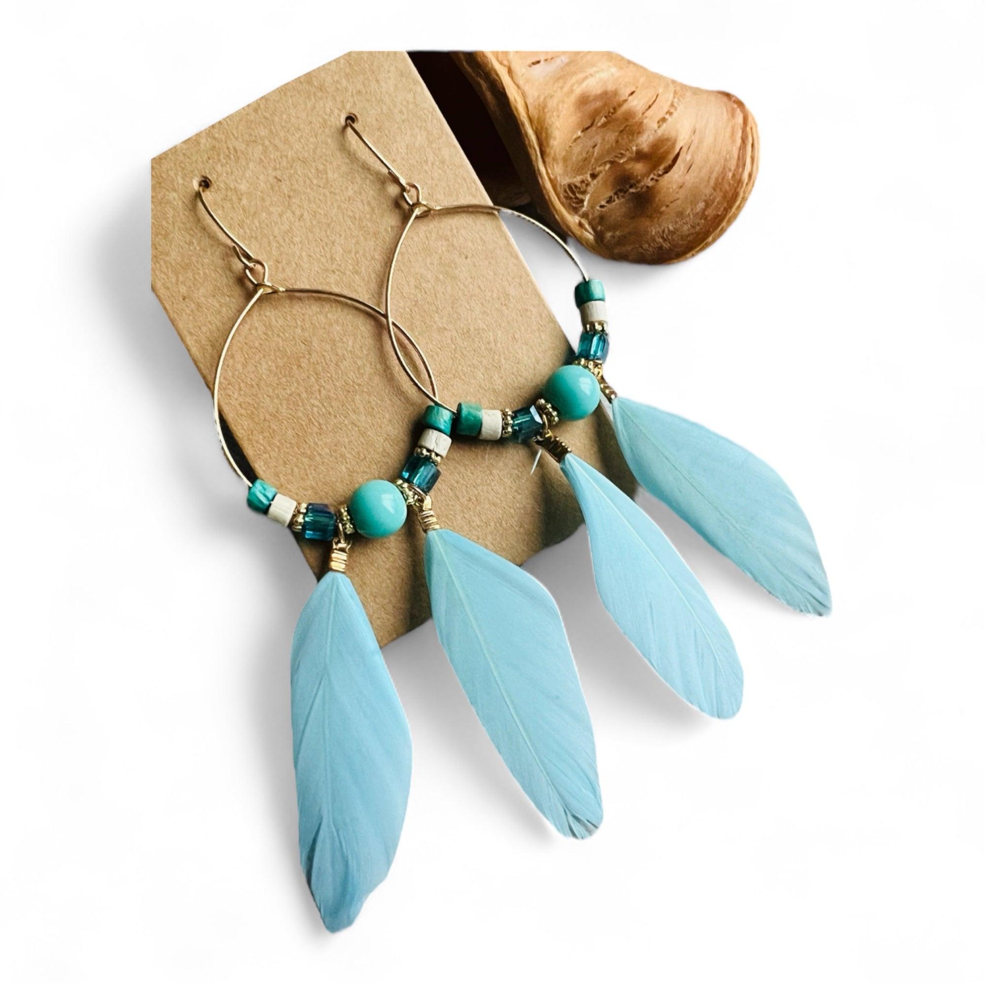 Boucles d’oreilles CAILEE perles et plumes bleu ciel - Créations Uniques - Créations Uniques