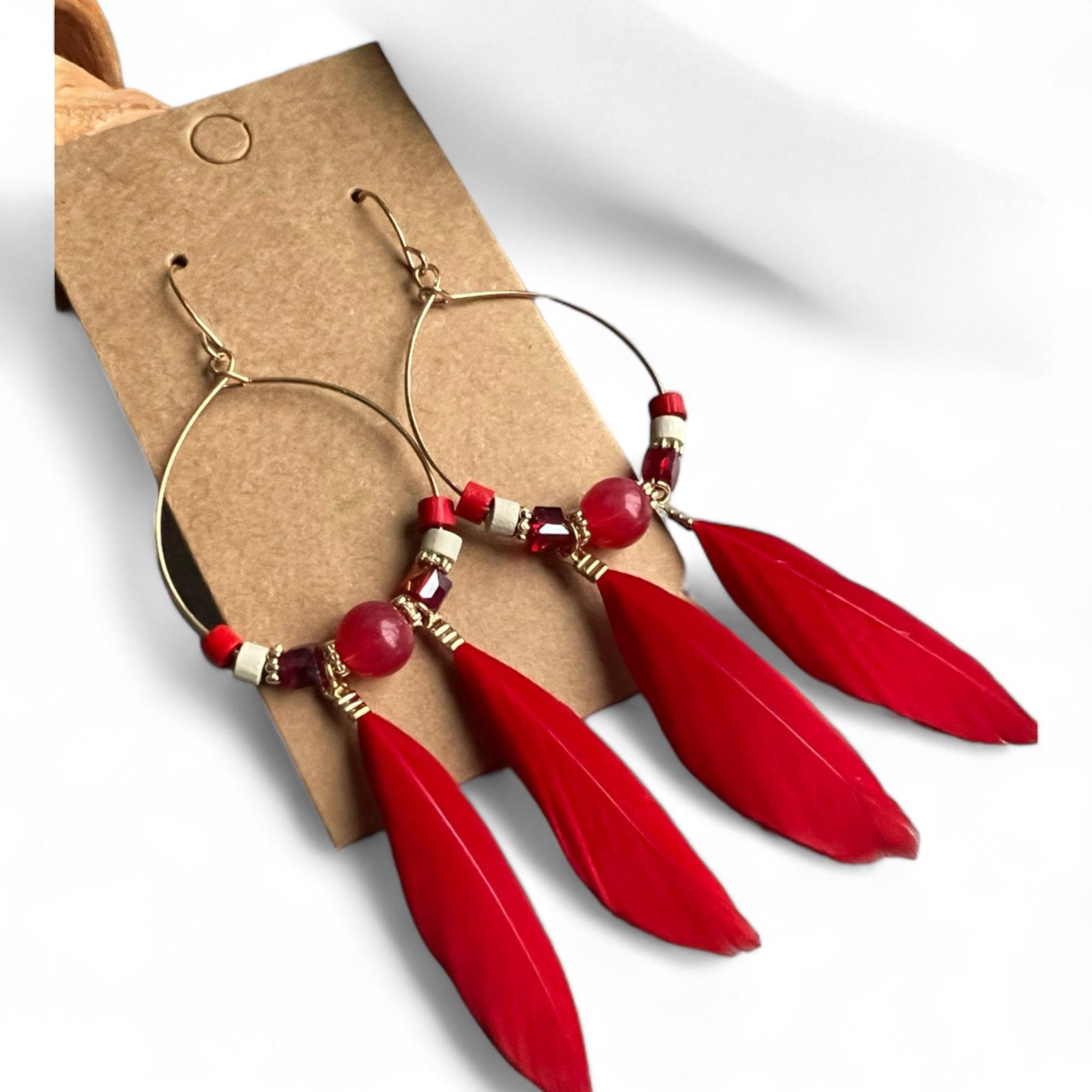 Boucles d’oreilles CAILEE perles et plumes rouges - Créations Uniques - Créations Uniques