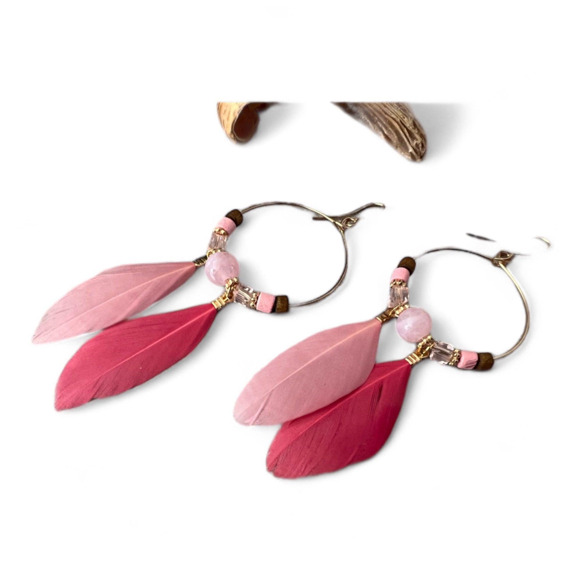 Boucles d’oreilles CAILEE perles et plumes nuances de rose - Créations Uniques - Créations Uniques
