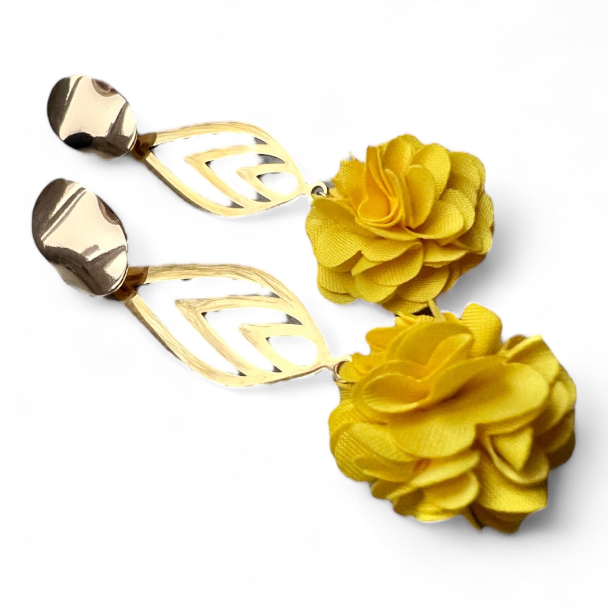 Boucles d’oreilles PAULETTE pompons jaunes - Créations Uniques - Créations Uniques